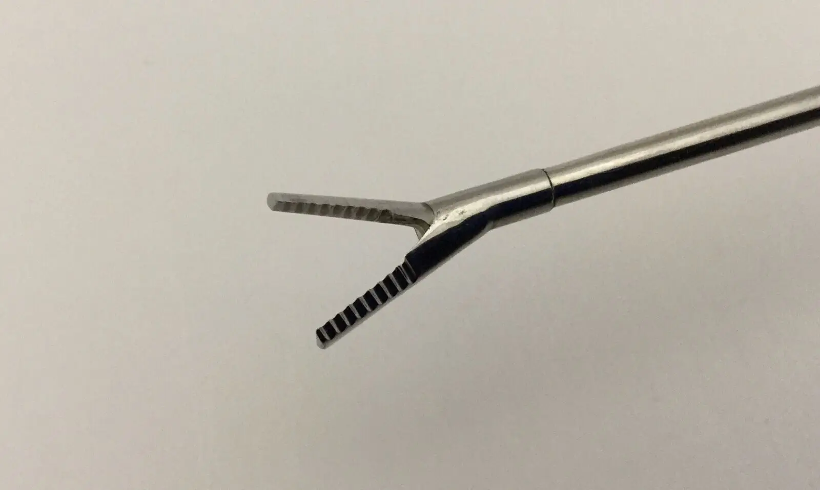 Acufex Cigar Handle Left Serrated Rotary Surgical Scissors 20° - Image 3