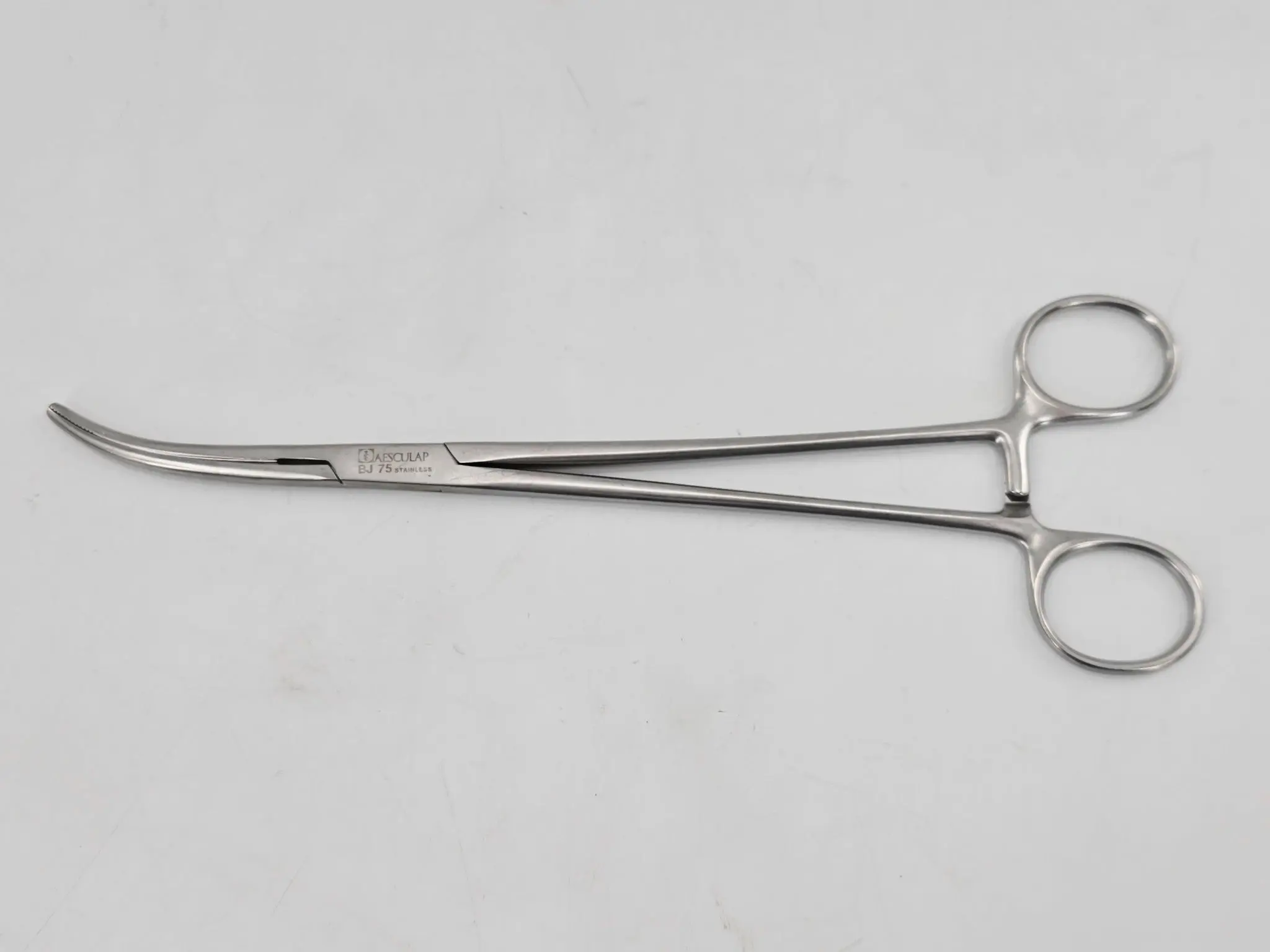 Aesculap BJ075R Kieback Dissecting & Ligature Forceps Curved Serrated 9-1/4" - Image 2