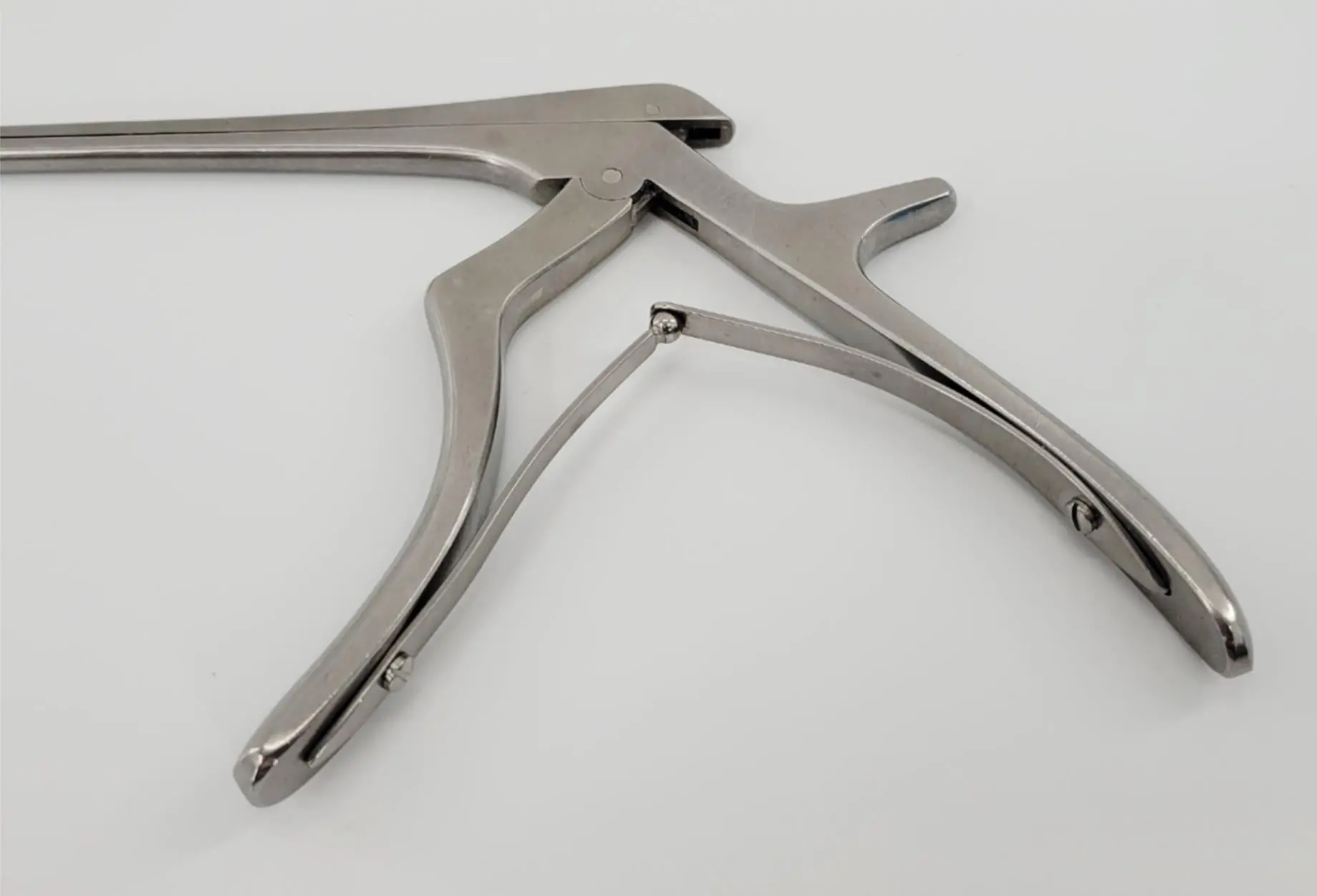 Aesculap FF722R Kerrison Non-Detachable Rongeur 130° Upward 10" - Image 3