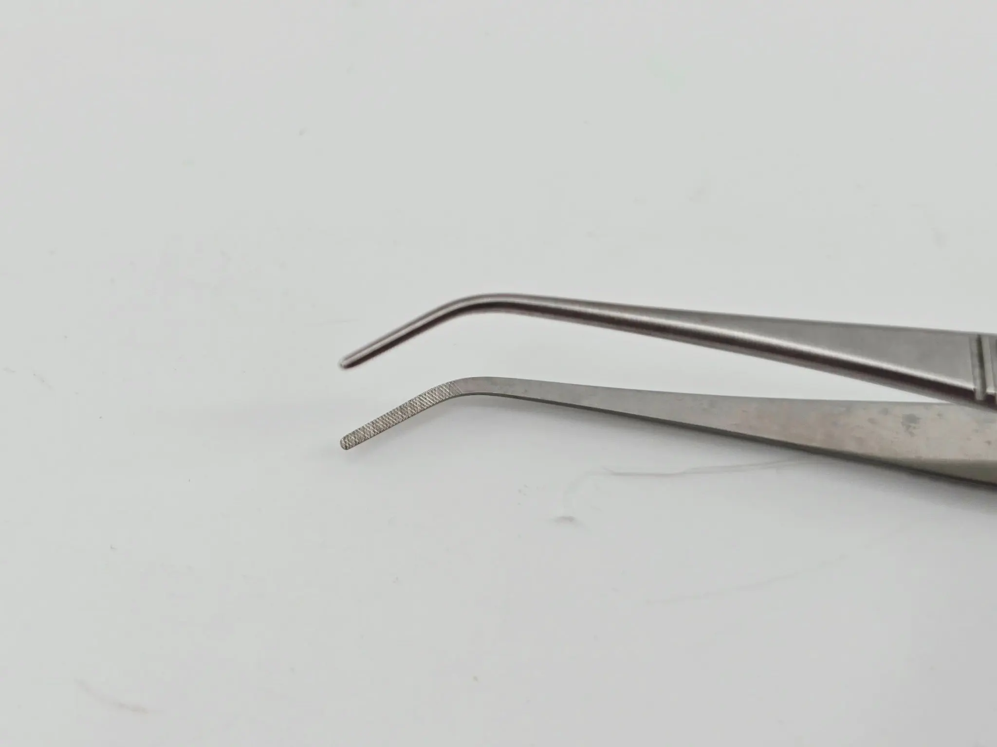 Ambler Surgical 2479E Nugent Utility Forceps 10mm Tips Angled 45° 4-1/4" - Image 4
