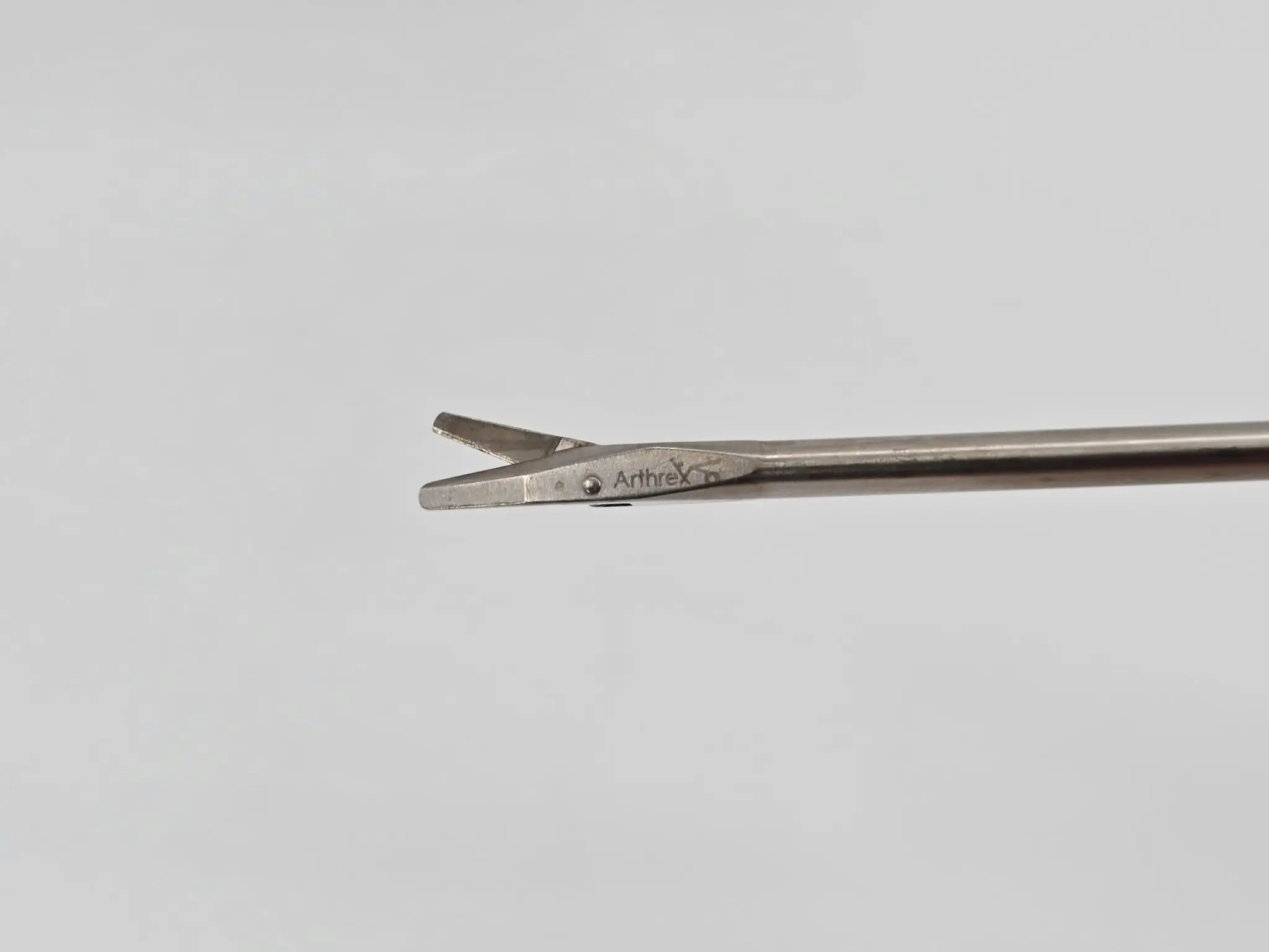 Arthrex AR-12140 3.4mm Scissors Serrated Edge w/ Straight Tip & Shaft 9" - Image 4