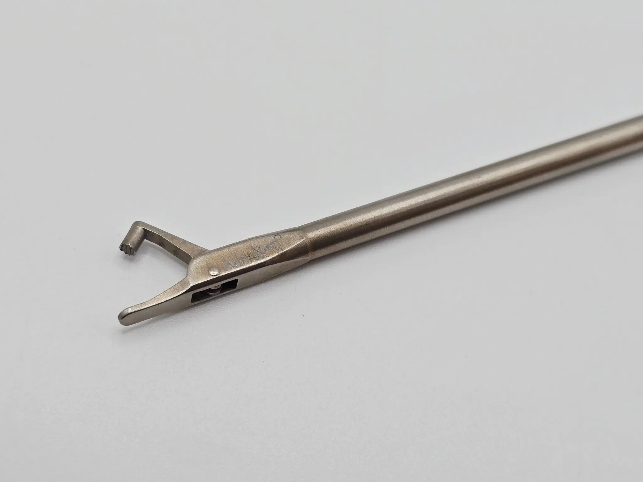 Arthrex AR-12974NR Mini FiberTape Retriever NR Handle 9" Surgical Instrument - Image 3