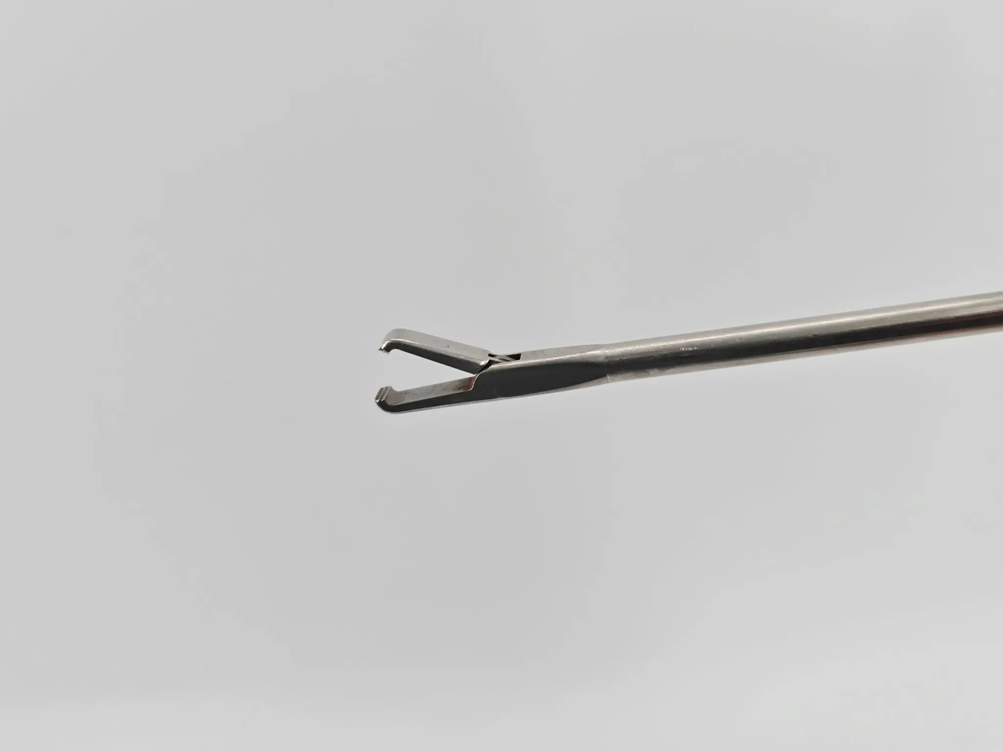Arthrex AR-13960 Rotator Cuff Grasper 4.2mm Straight Shaft 9-7/8" - Image 4