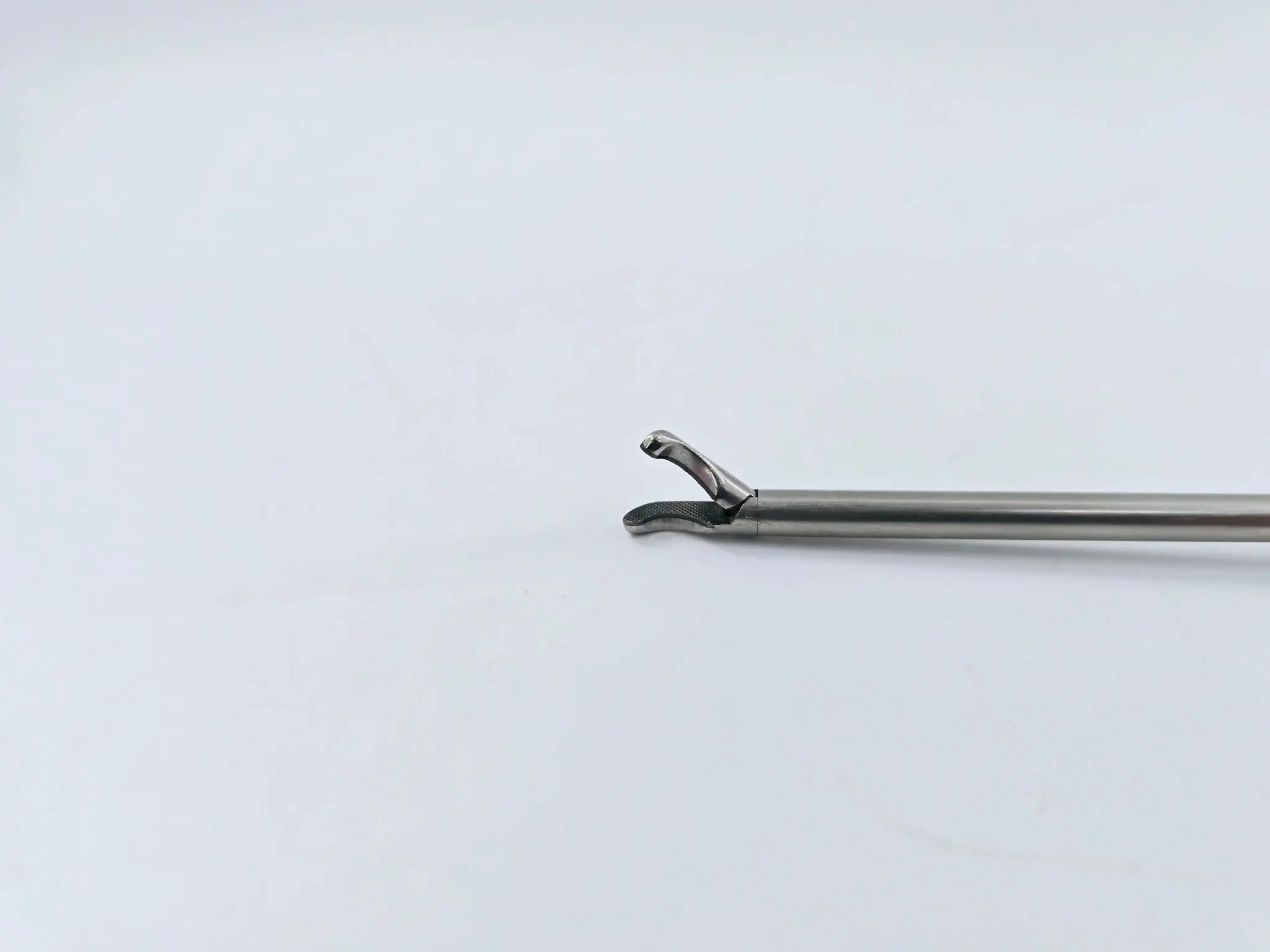 Aslan Medical ANC-45 Laparoscopic Needle Holder Grasper Curved Locking 21" - Image 4