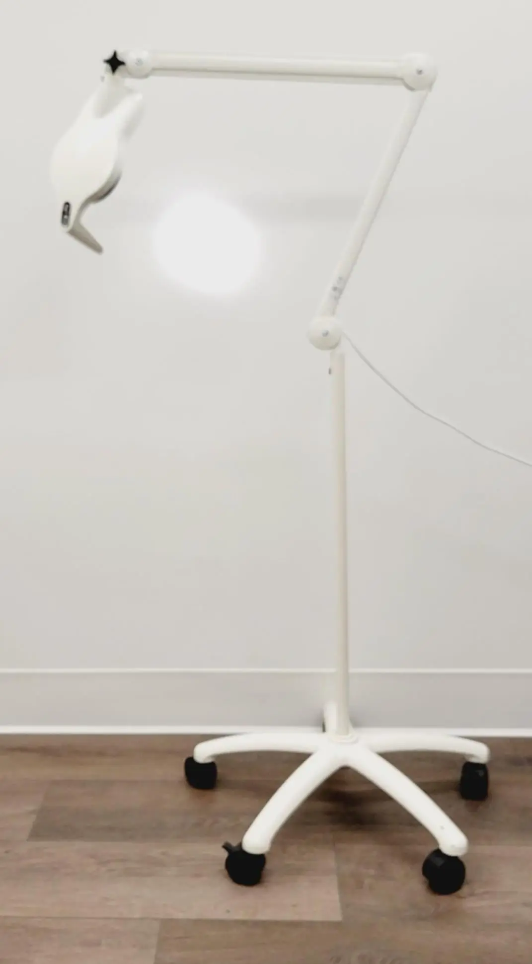 Burton SELEDFL Super Exam LED White Light with Floor Stand Medical Exam Lamp - Image 6