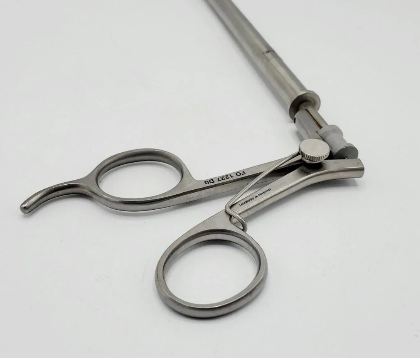 Cabot Medical 004275-901 Laparoscopic Grasping Forceps 8mm 2 x 3 Teeth 16" - Image 4
