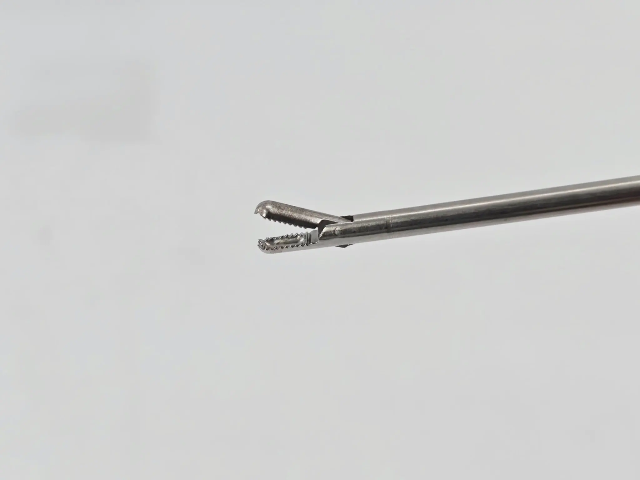 ConMed SHUTT-Linvatec 11.1002 3.4mm Alligator Grasping Forceps Arthroscopy 9" - Image 4