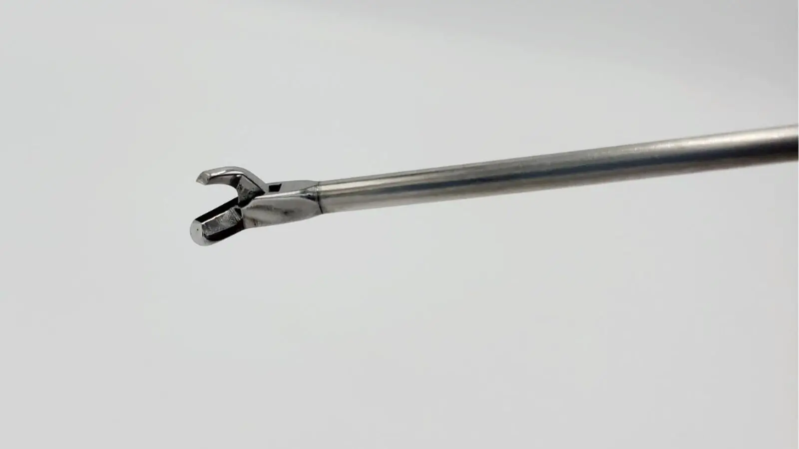 ConMed Shutt Linvatec 31.10014 Arthroscopy Forceps 3.4mm Blunt Curved Left 9" - Image 3