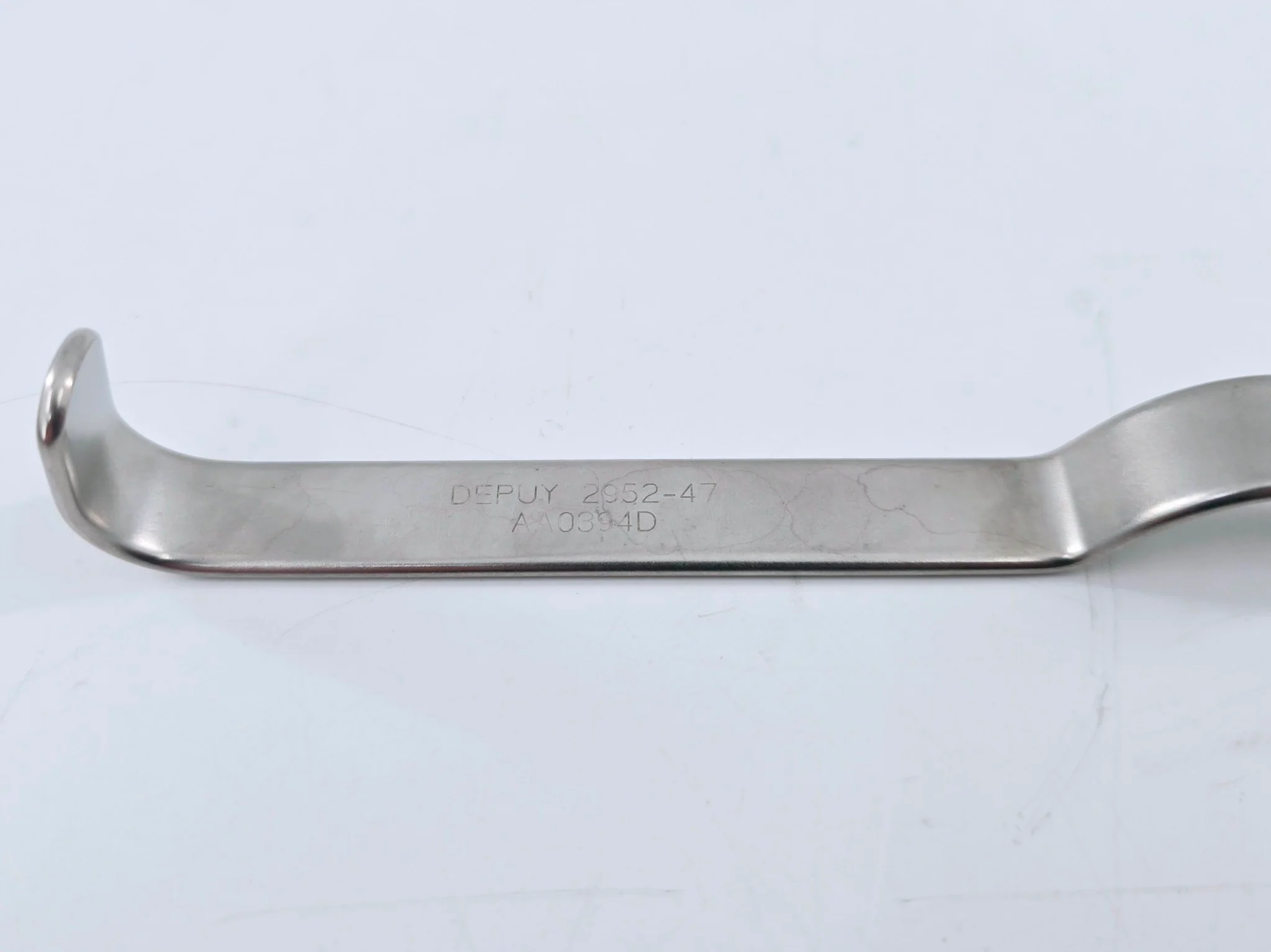 DePuy 2952-47 Restore Femoral Retractor, Small Arthroscopy 5-1/2" - Image 3