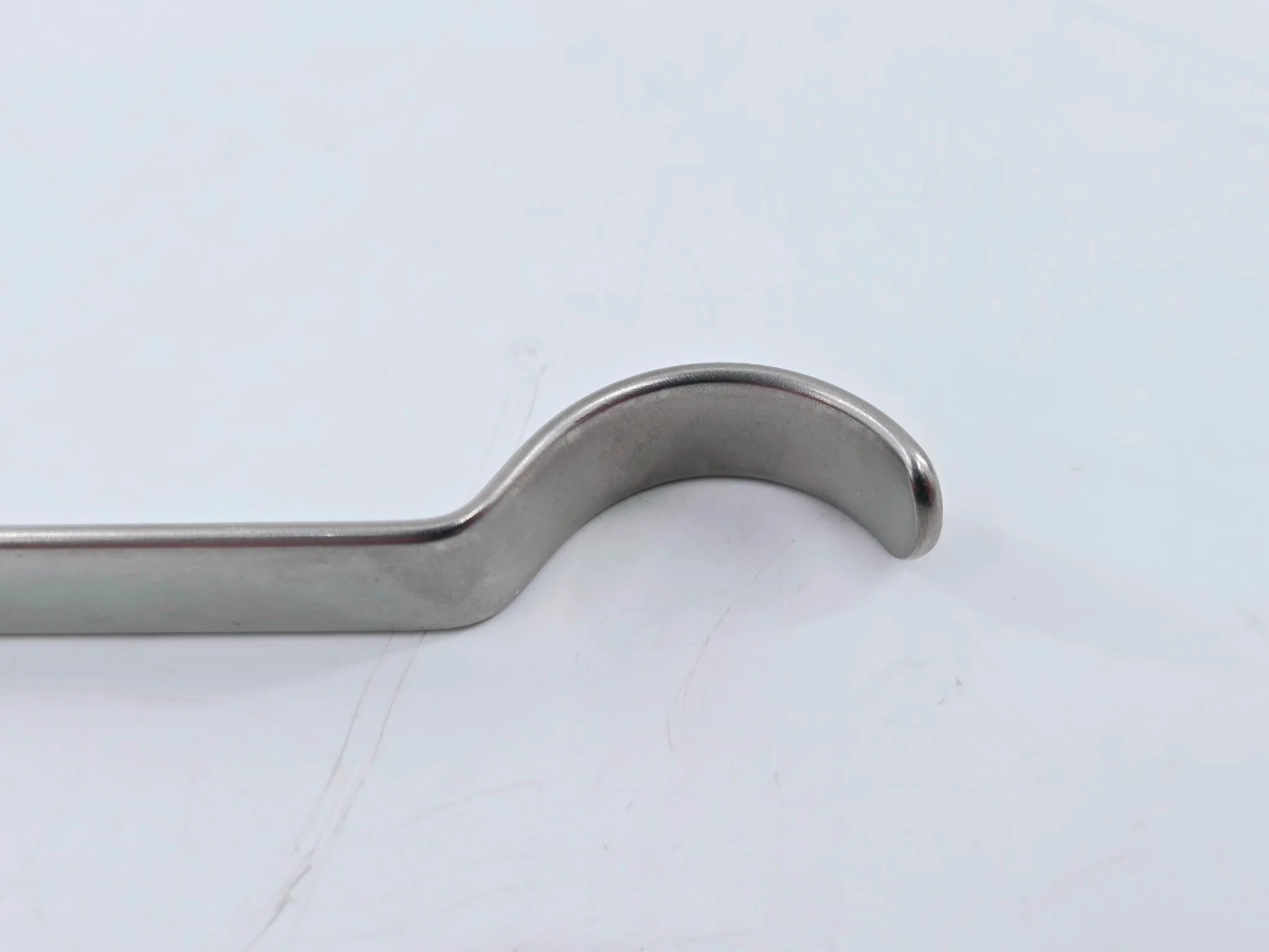 DePuy 2952-47 Restore Femoral Retractor, Small Arthroscopy 5-1/2" - Image 4