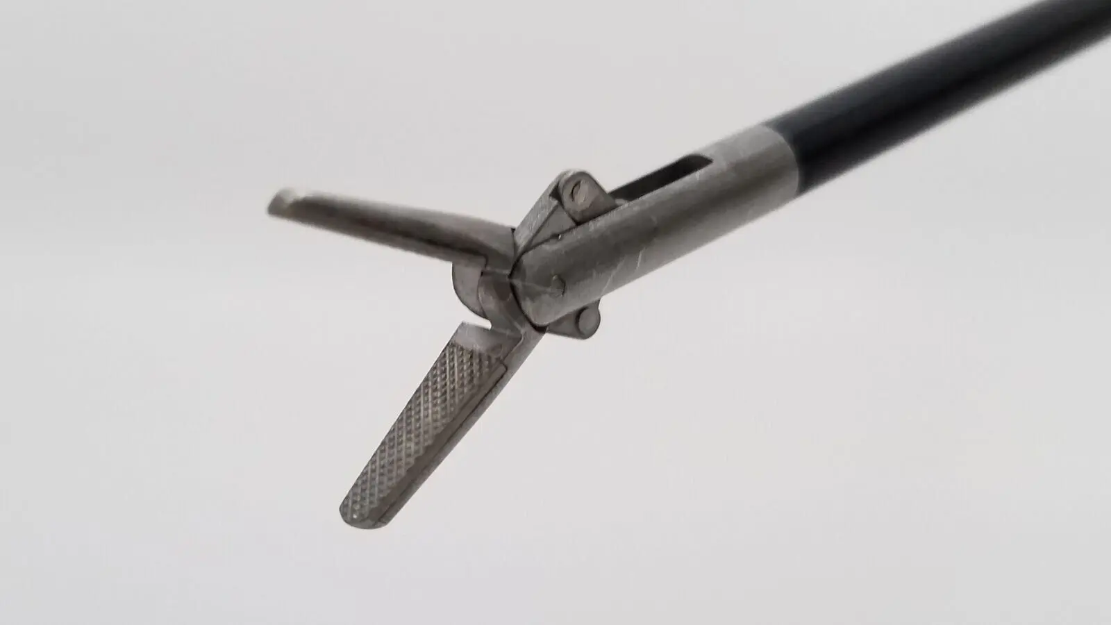 Endoscopy 116705 5mm Insulated Needle Holder Forceps 17-1/2" - Image 4