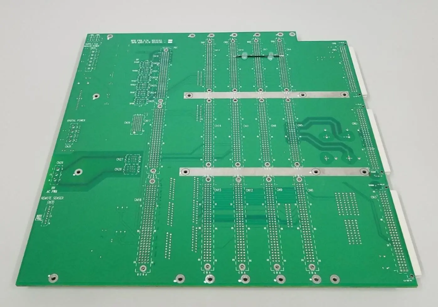 GE 2318120-3 Rev 1 Backplane Board - Image 3