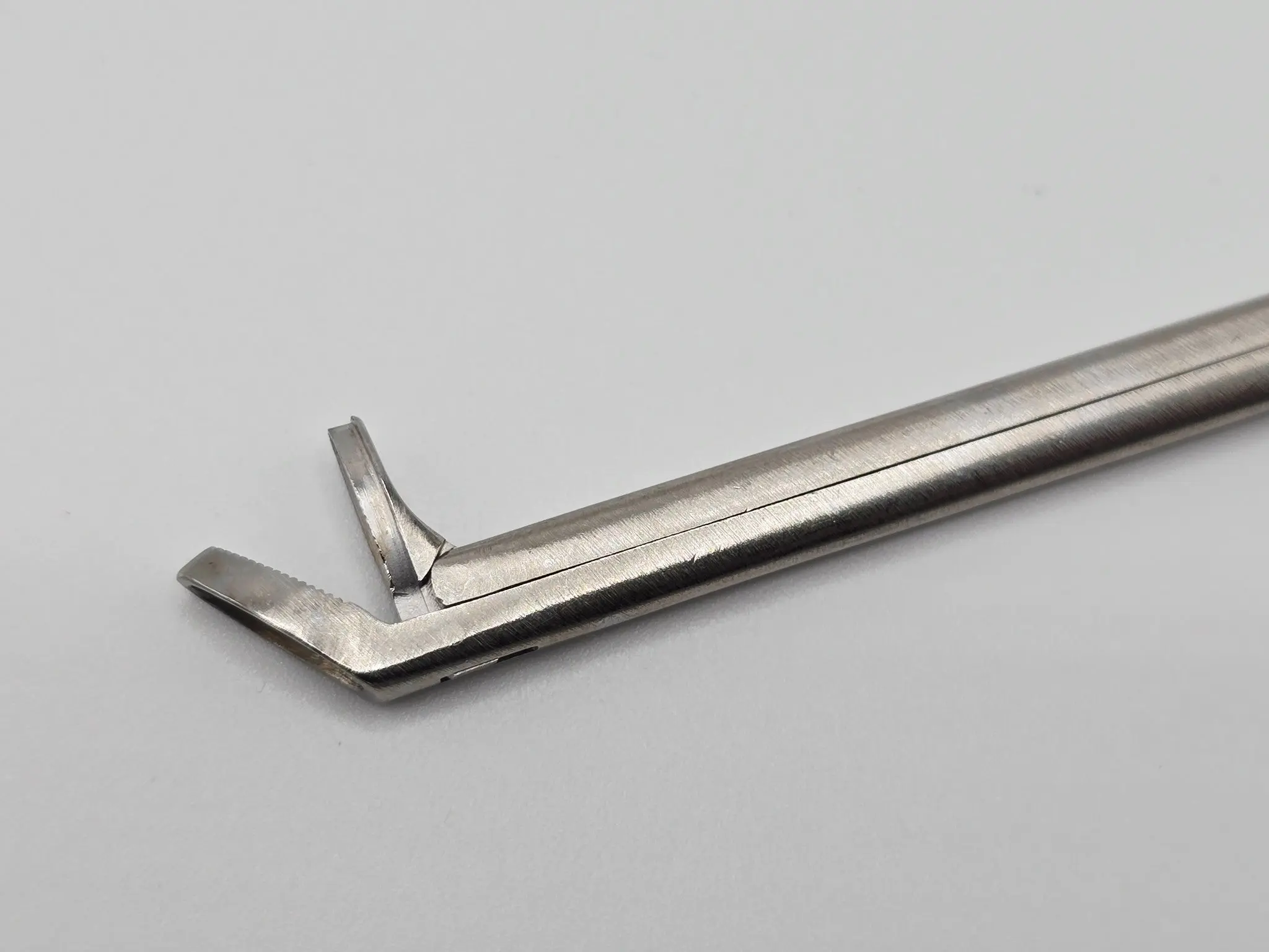Gyrus ACMI 23-0729 4mm Laprascopic Rat-Tooth Forceps 42cm - Image 3