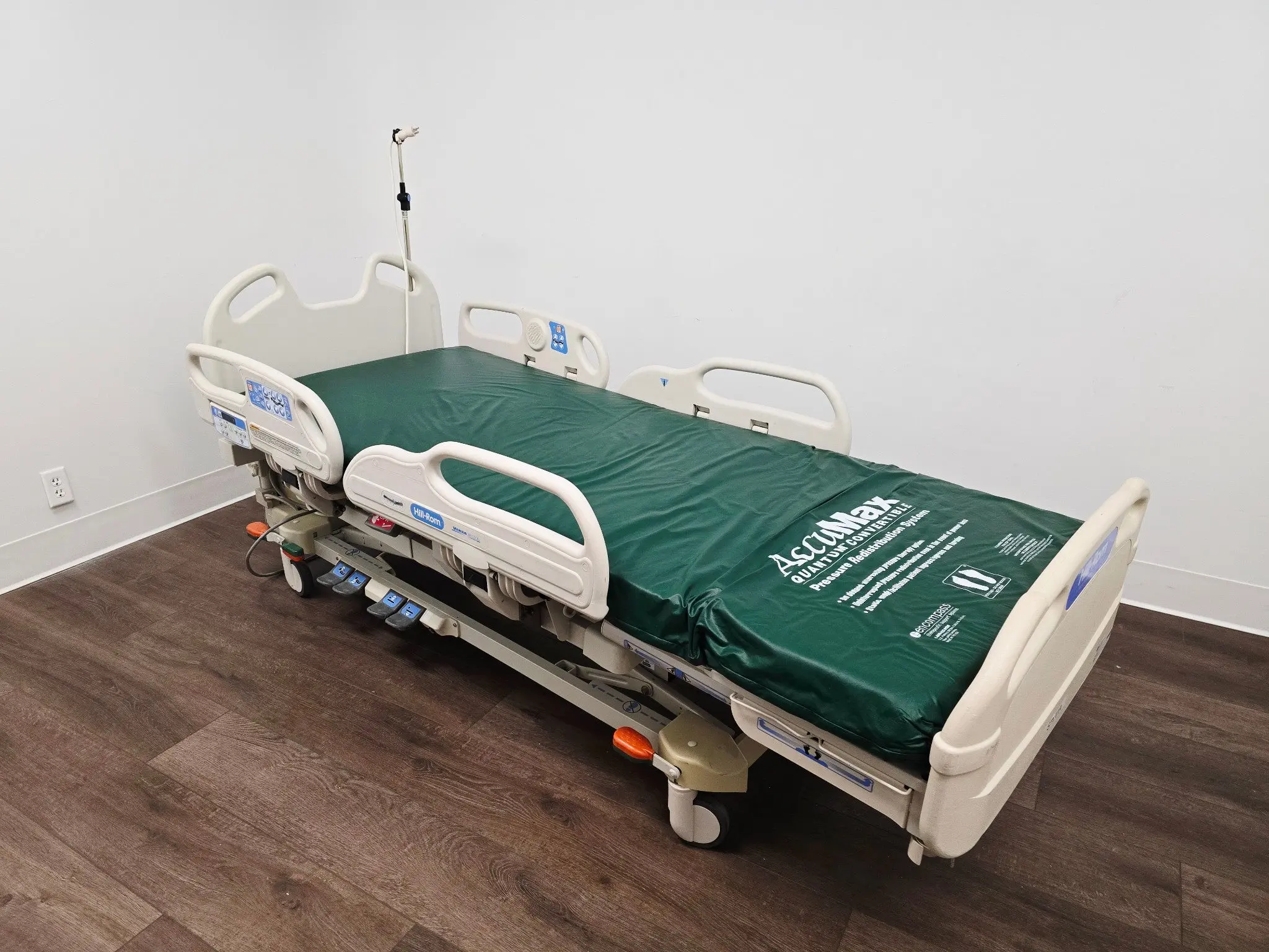 Hill-Rom P3200 VersaCare Electric Hospital Bed w/ Scale & Mattress - Image 10
