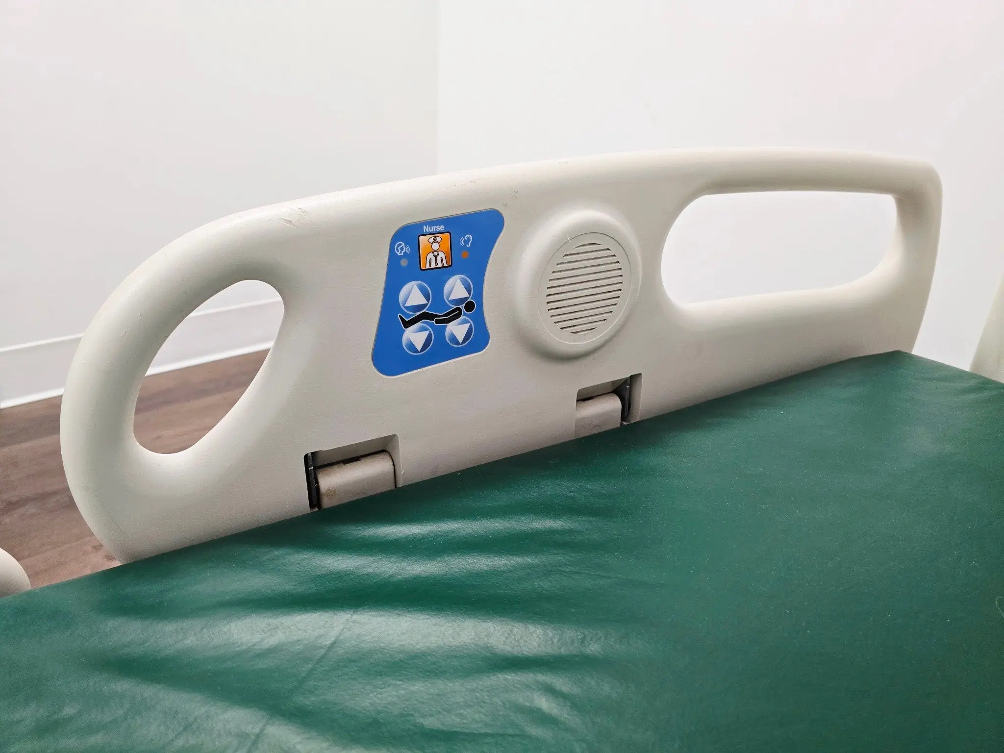 Hill-Rom P3200 VersaCare Electric Hospital Bed w/ Scale & Mattress - Image 5