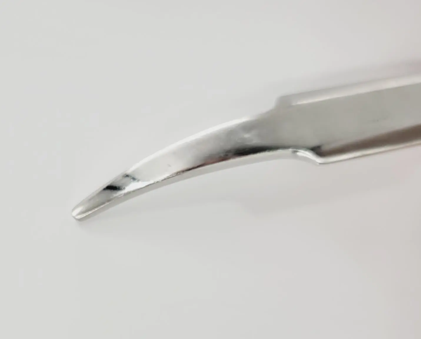 Innomed 7110 Bent Hohmann Retractor for Gluteus Medius Standard 9" - Image 2
