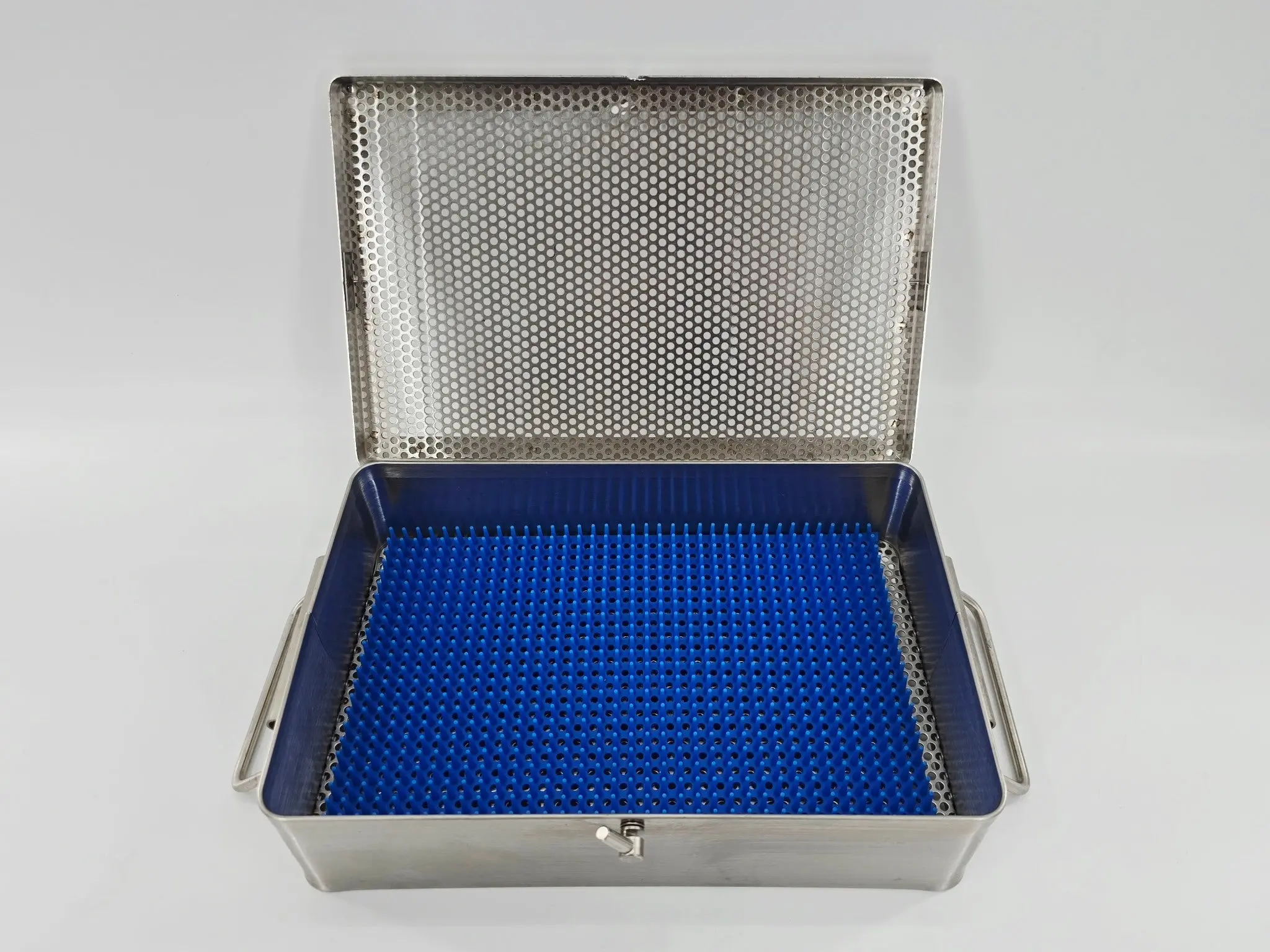 Instrument Sterilization Case w/ Lock 10-1/2" x 7" x 2-1/2" - Image 2