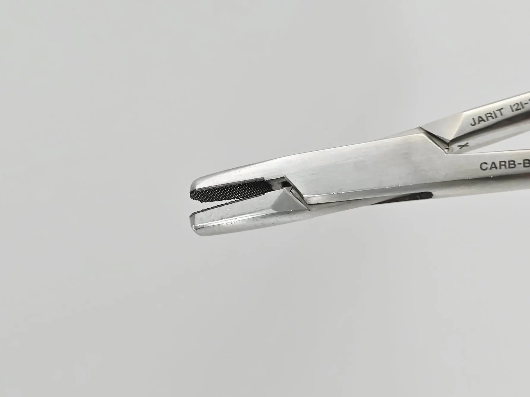 Jarit 121-260 Carb-Bite Berry Sternal Needle Holder/Wire Twister Heavy TC 7-1/4" - Image 4