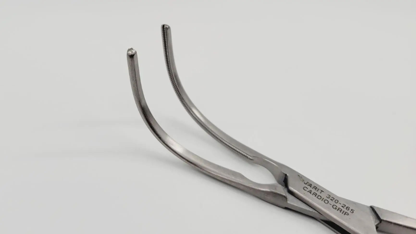 Jarit 320-265 DeBakey Peripheral Curved 1/-5/8" Jaw 6-1/4" - Image 2