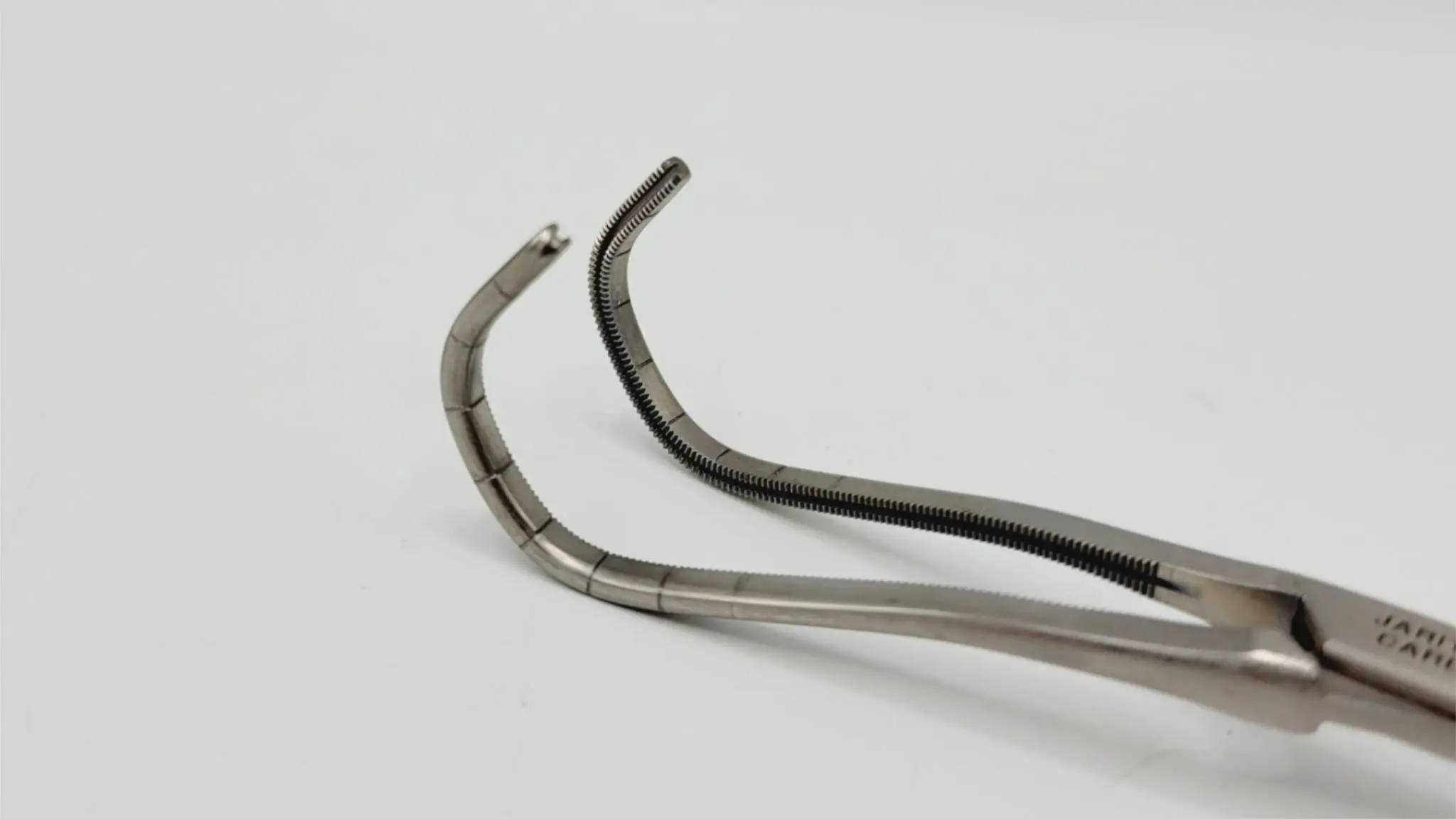 Jarit 320-436 Clamp Cooley Derra Anastomosis 3/4" Curved Shanks Small 6-5/8" - Image 2