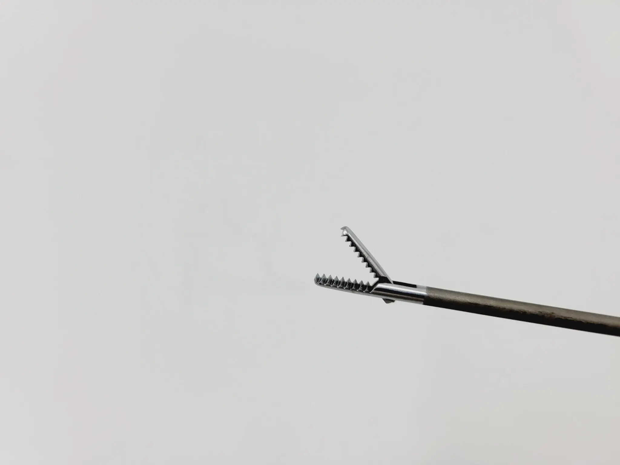 Karl Storz 26173 LS Laparoscopic Needle Holder, Serrated 16" - Image 4