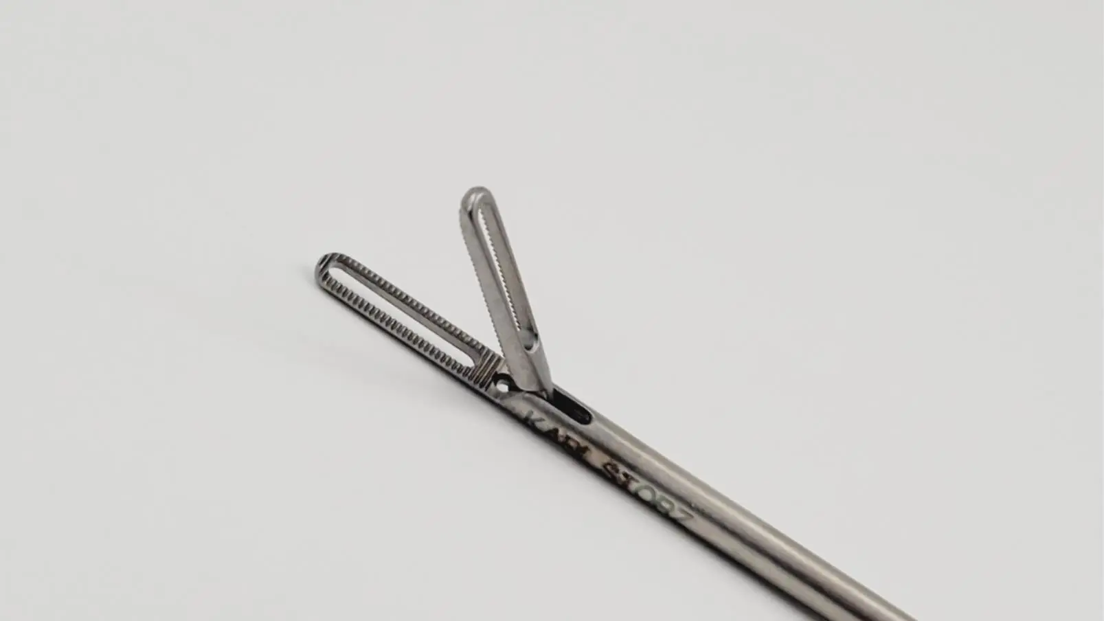 Karl Storz 30301 ONG Grasping Forceps Fenestrated Click Line Metal Handle 5mm - Image 2