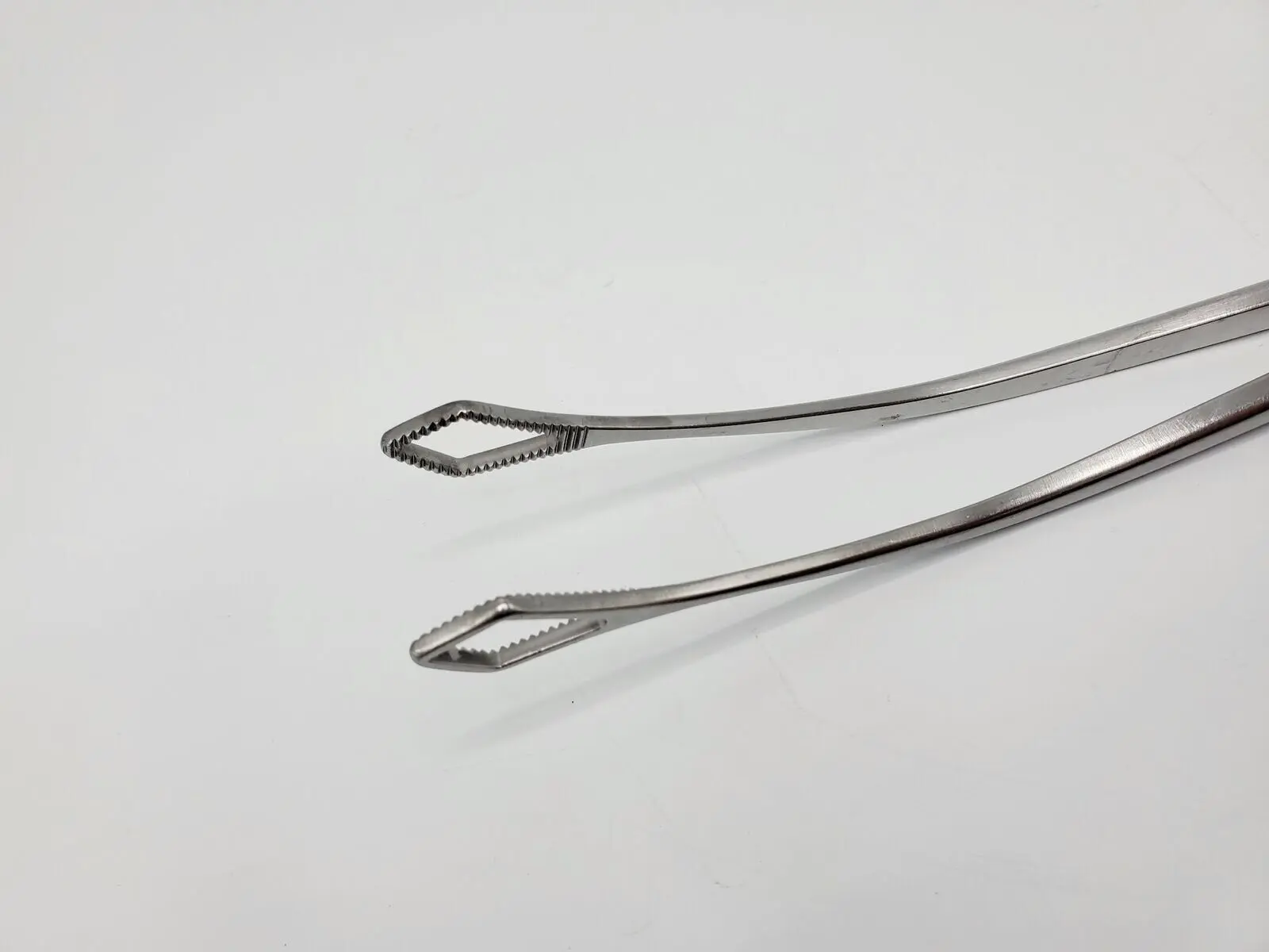 Karl Storz 40400G Grasping Forceps Self Fenestrated w/ Ratchet Handle 13-1/4 - Image 3