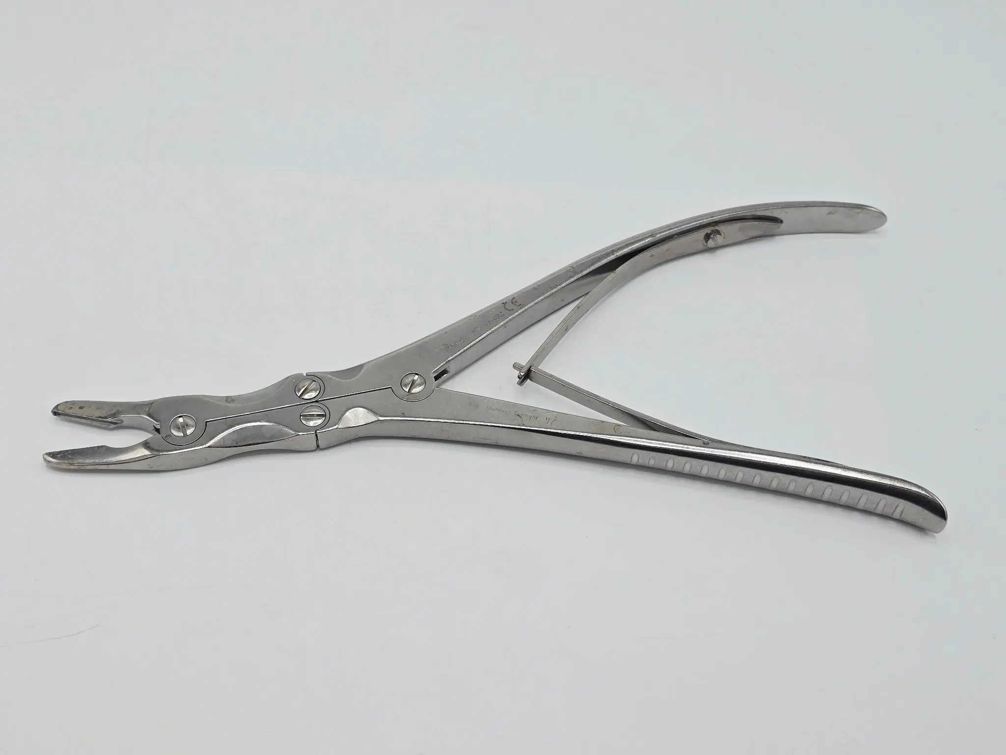 KMedic KM47-492 Leksell Rongeur 15° Curved 9x16mm 9” - Image 2