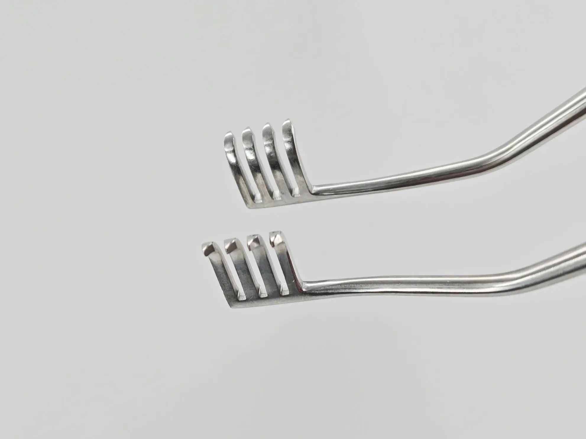 Konig MDS1867820 Anderson-Adson Retractor Self Retaining 4 x 4 Sharp Prongs 8" - Image 4