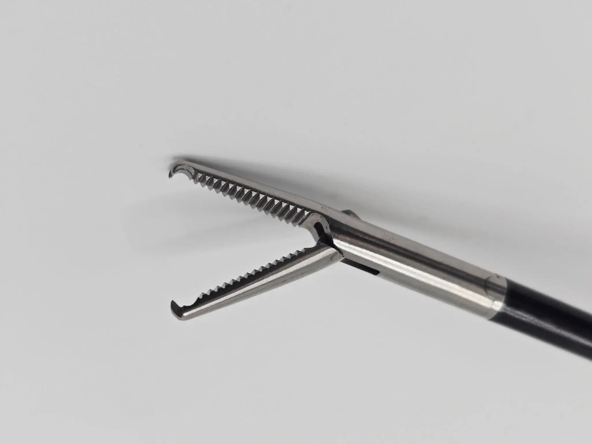 Laparoscopic Grasping Forceps 5mm Reusable Surgical Instrument - Image 3
