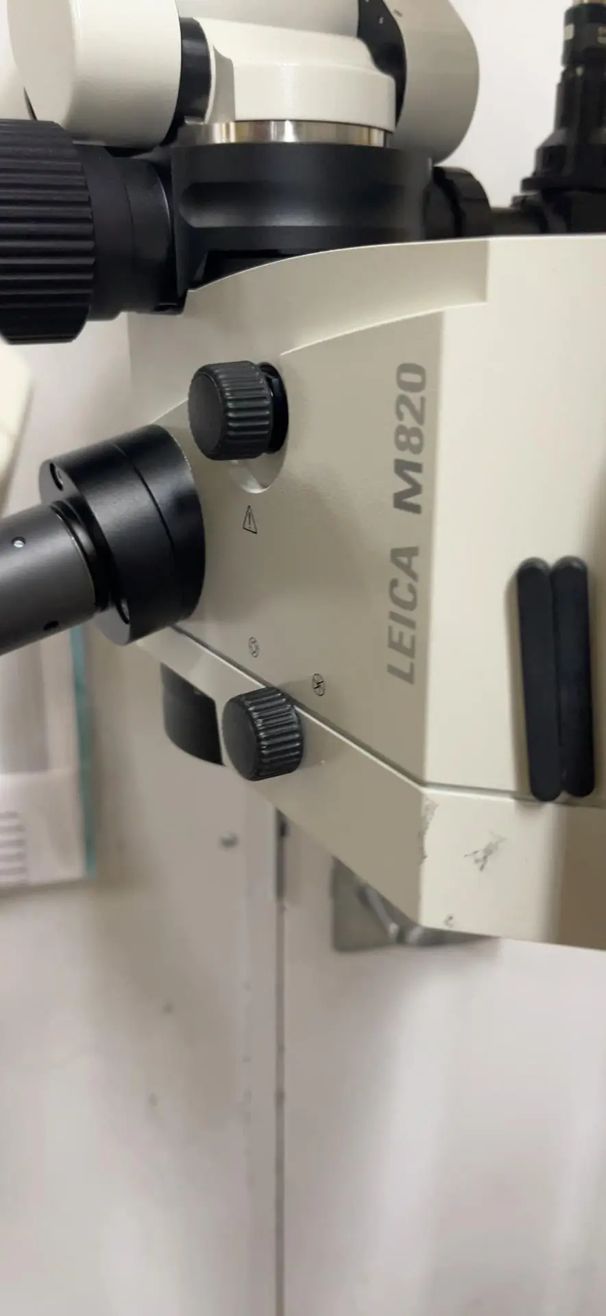 Leica M820 Surgical Microscope - Manufactured 2010 w/ F19 Floor Stand - Image 7