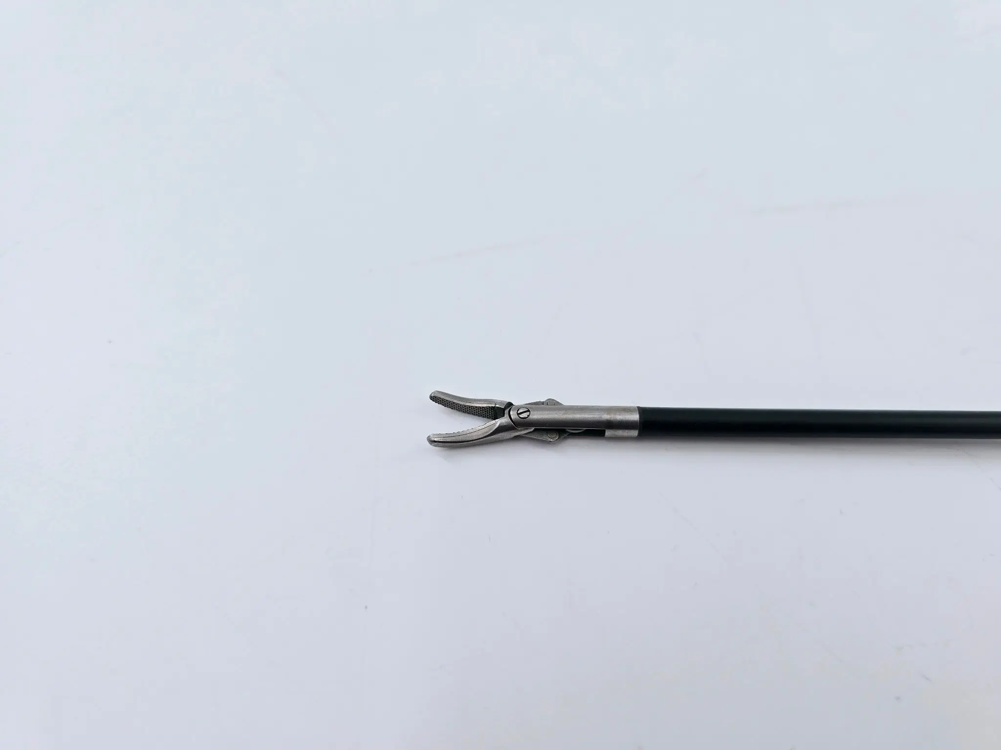 Linvatec 116742 Laparoscopic Grasper Curved Needle Holder TC Insulated 22-1/2" - Image 4