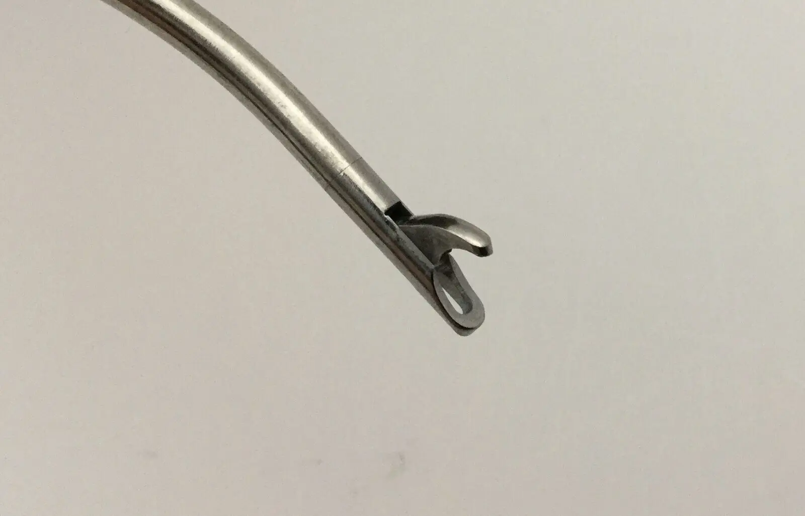 Linvatec 2.1123 Shutt Arthroscopy 30° Right Concept Mini Tip Forceps 8-1/2" - Image 2