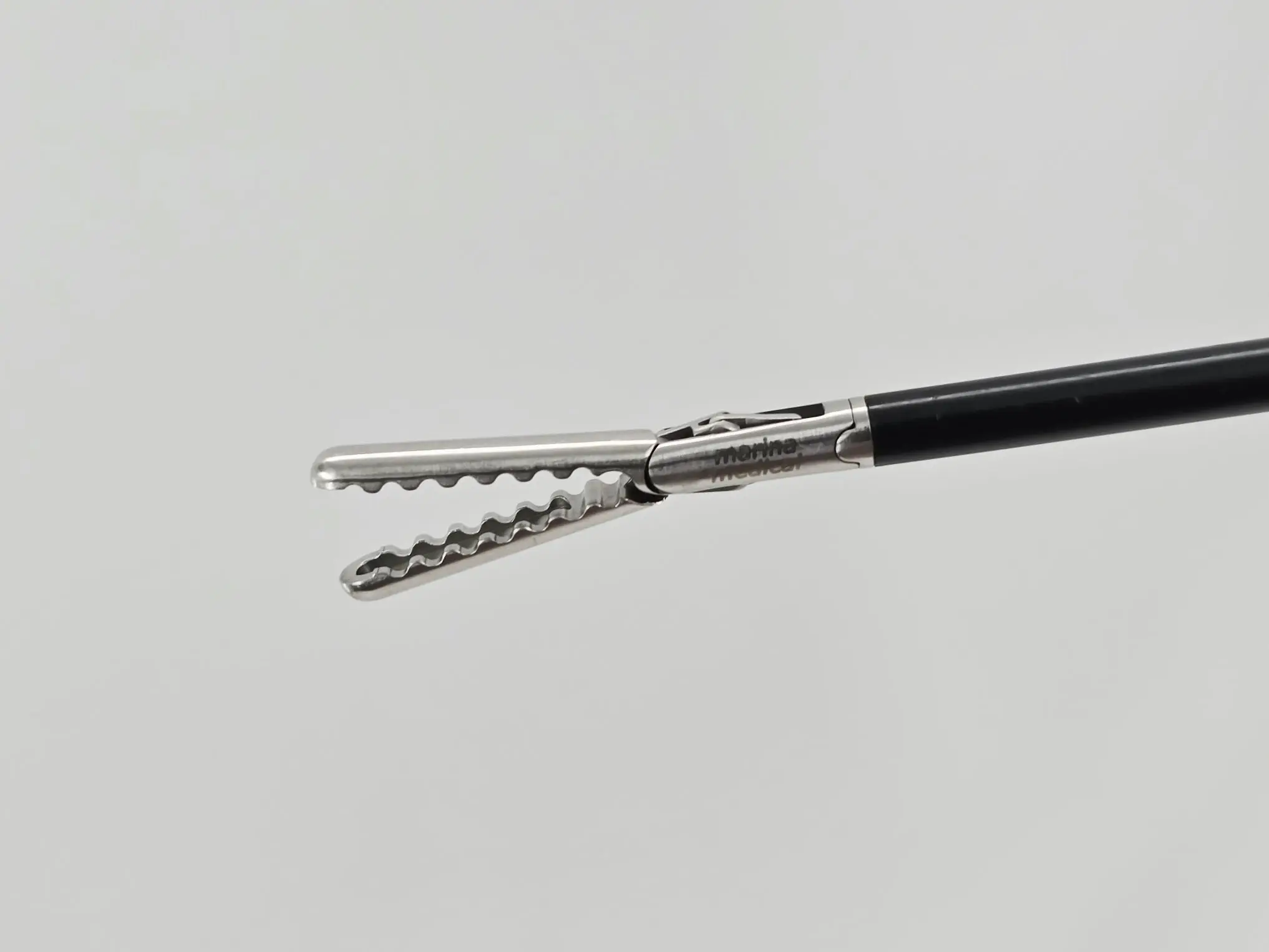 Marina Medical 13-1375I 5mm Fenstrated Grasping Forceps w/ 13-1358AXDI Handle - Image 4