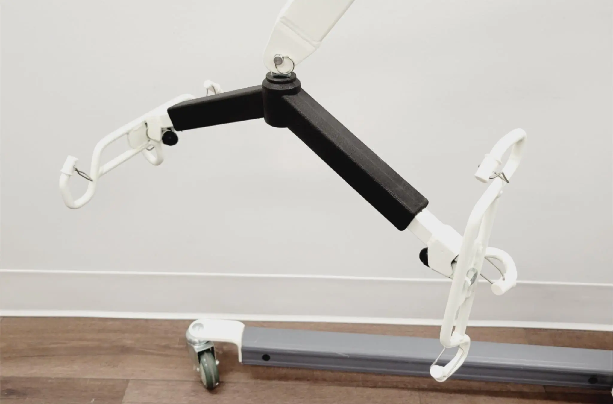 Medline MDS600EL Power Elevating 600Lb Electric Patient Lift w/ Slings - Image 4