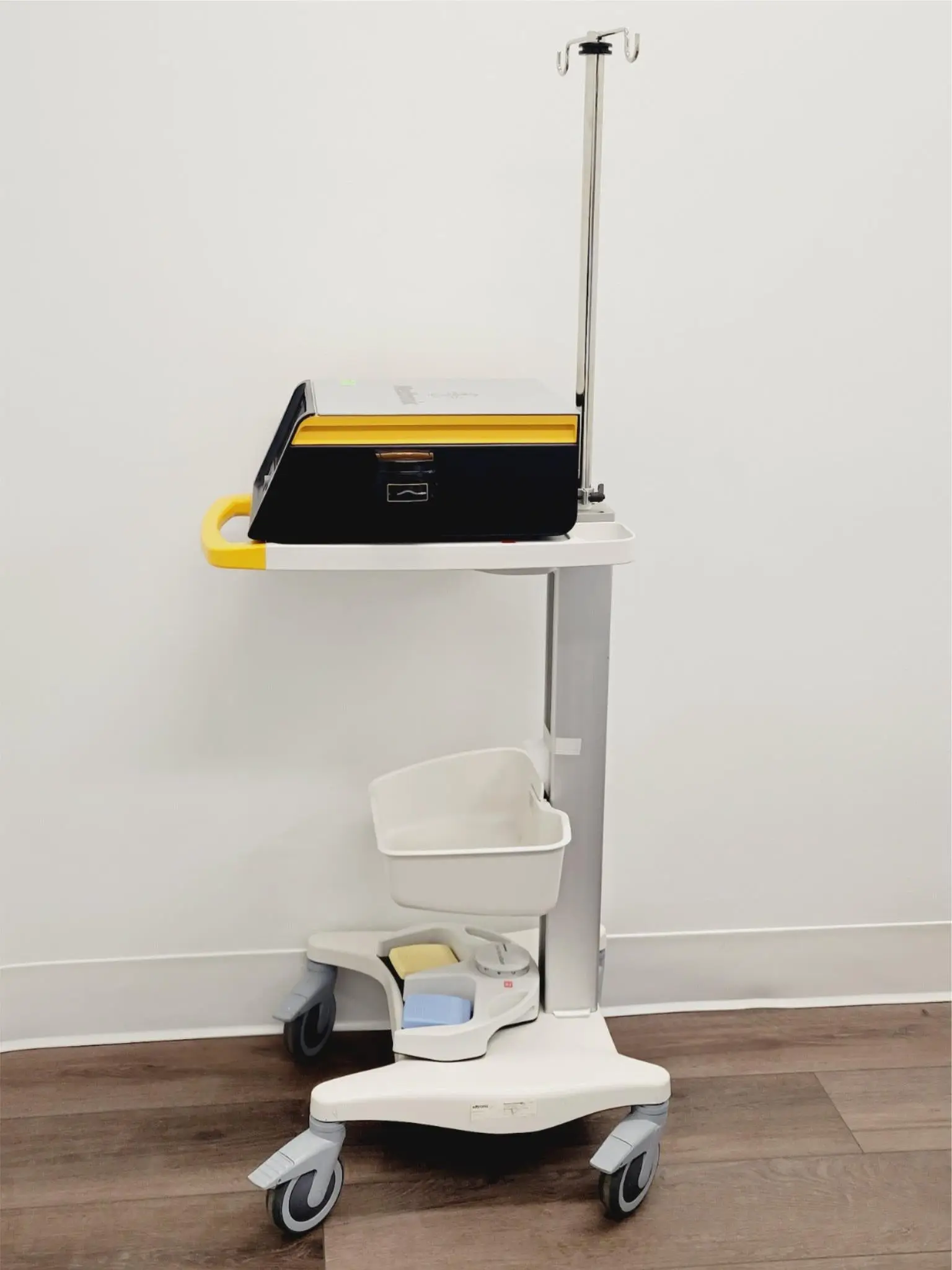 Medtronic 40-405-1 AEX Aquamantis Electrosurgical w/ Wireless Footswitch Ver 3.0 - Image 2
