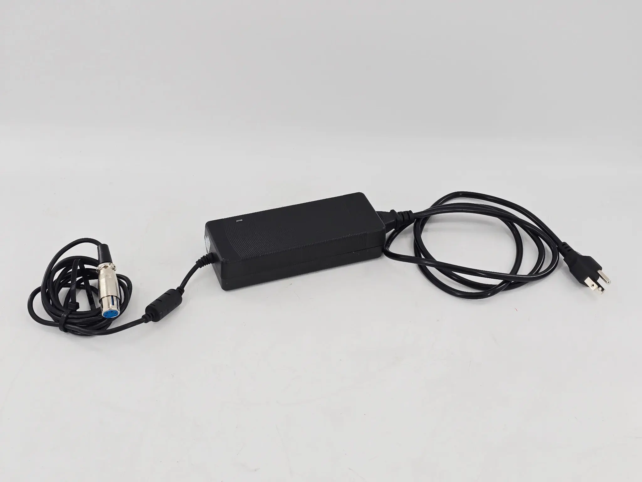 Olympus OEV261H 26" HD Medical LCD Monitor Turns On - Image 3