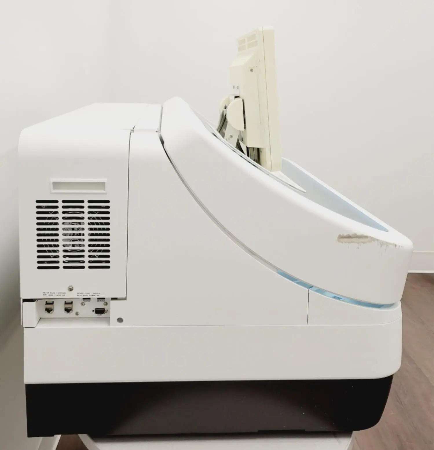 Roche Cobas e411 Chemistry Analyzer - Fully Automated Immunoassay System - Image 6