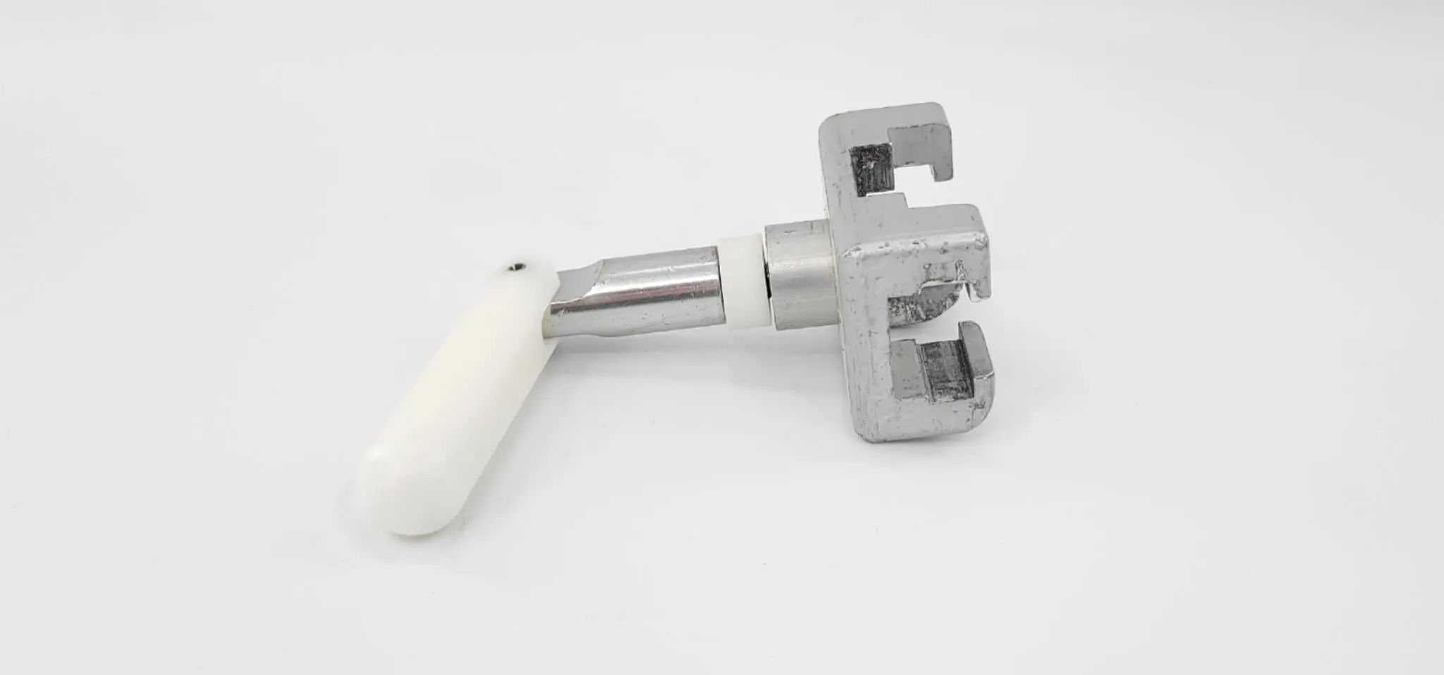 SchureMed 800-0127 Spring Lock Clamps for Great White Maxima Stirrups - Image 2