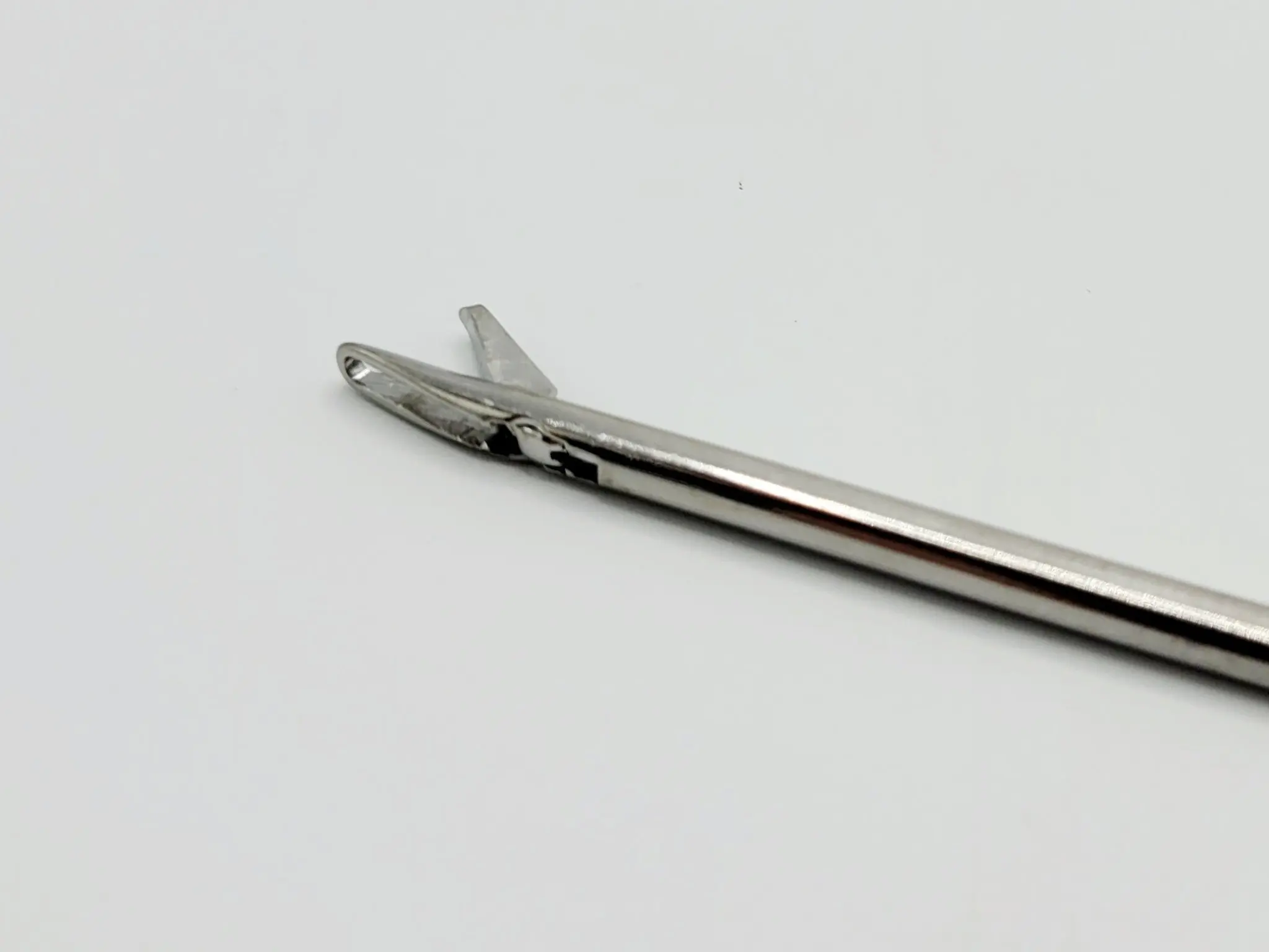 Smith & Nephew 012029 Acufex Loop Handle Basket Punch Forceps 1.0mm Straight 8-1/2" - Image 3