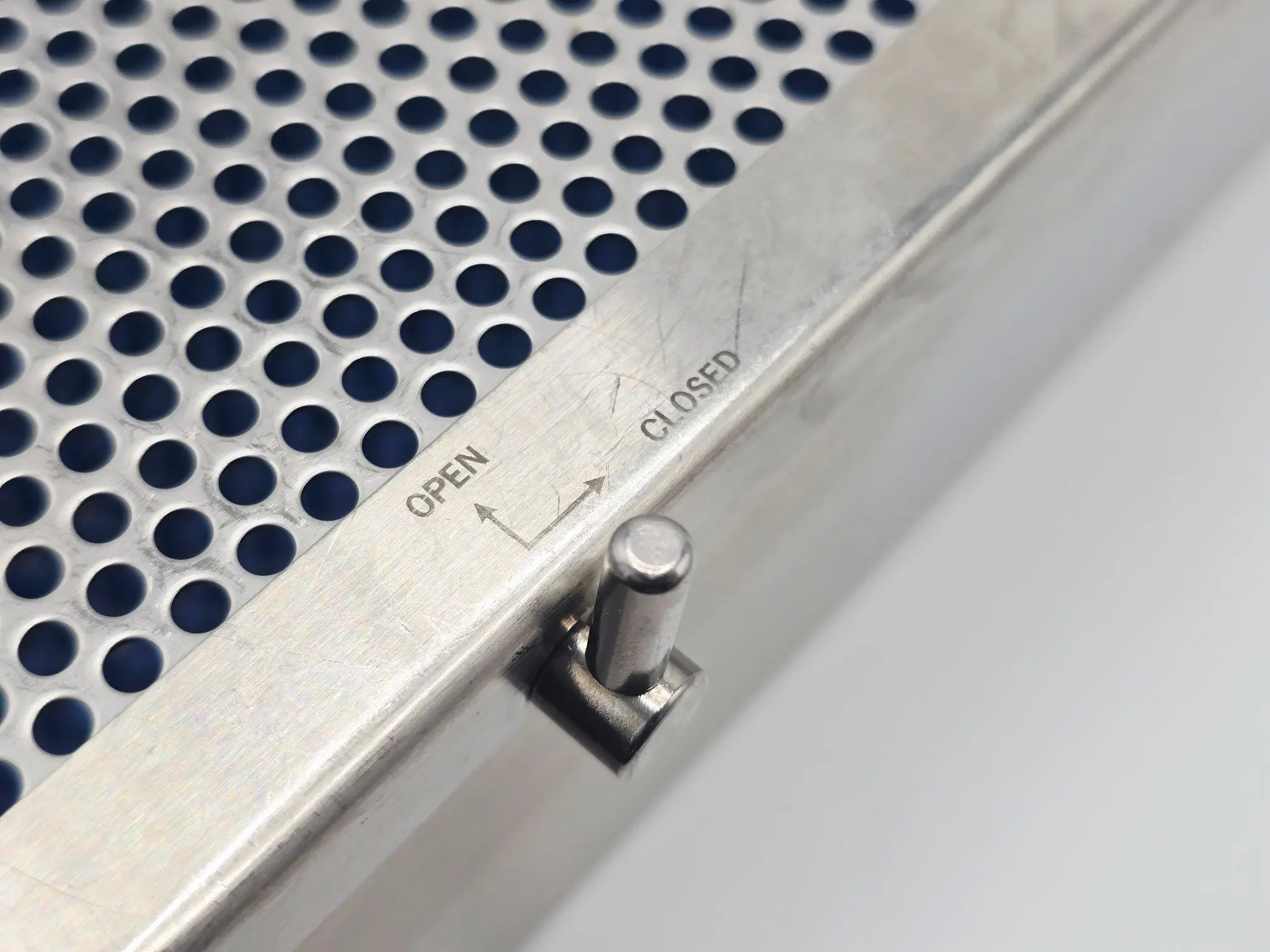 Stainless Steel Sterilization Tray 12x5x3” w/ Blue SiliconebLiner & Locking Lid - Image 3