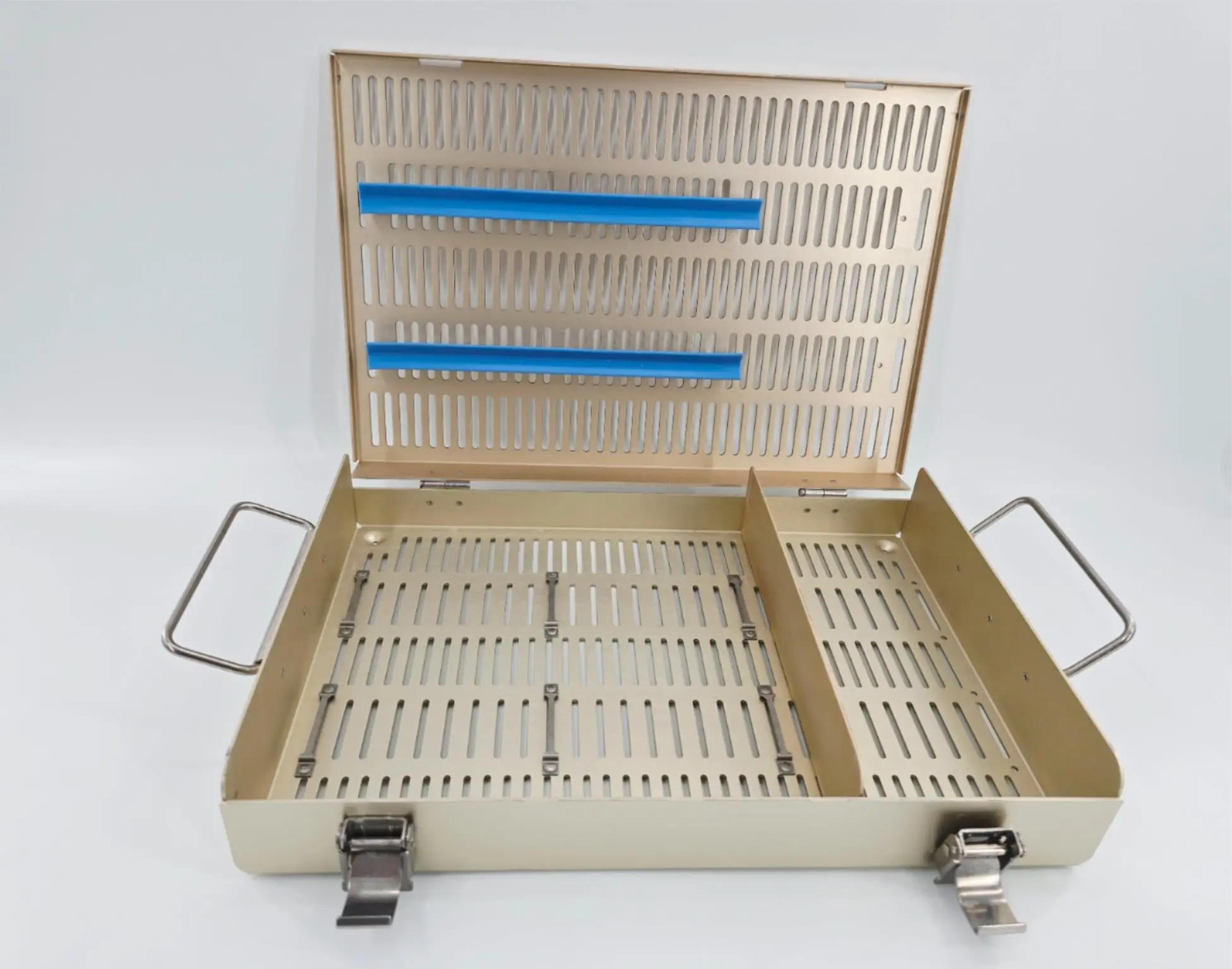 Sterilization Tray 18209.001 with insert tray and Latch Locking System - Image 2