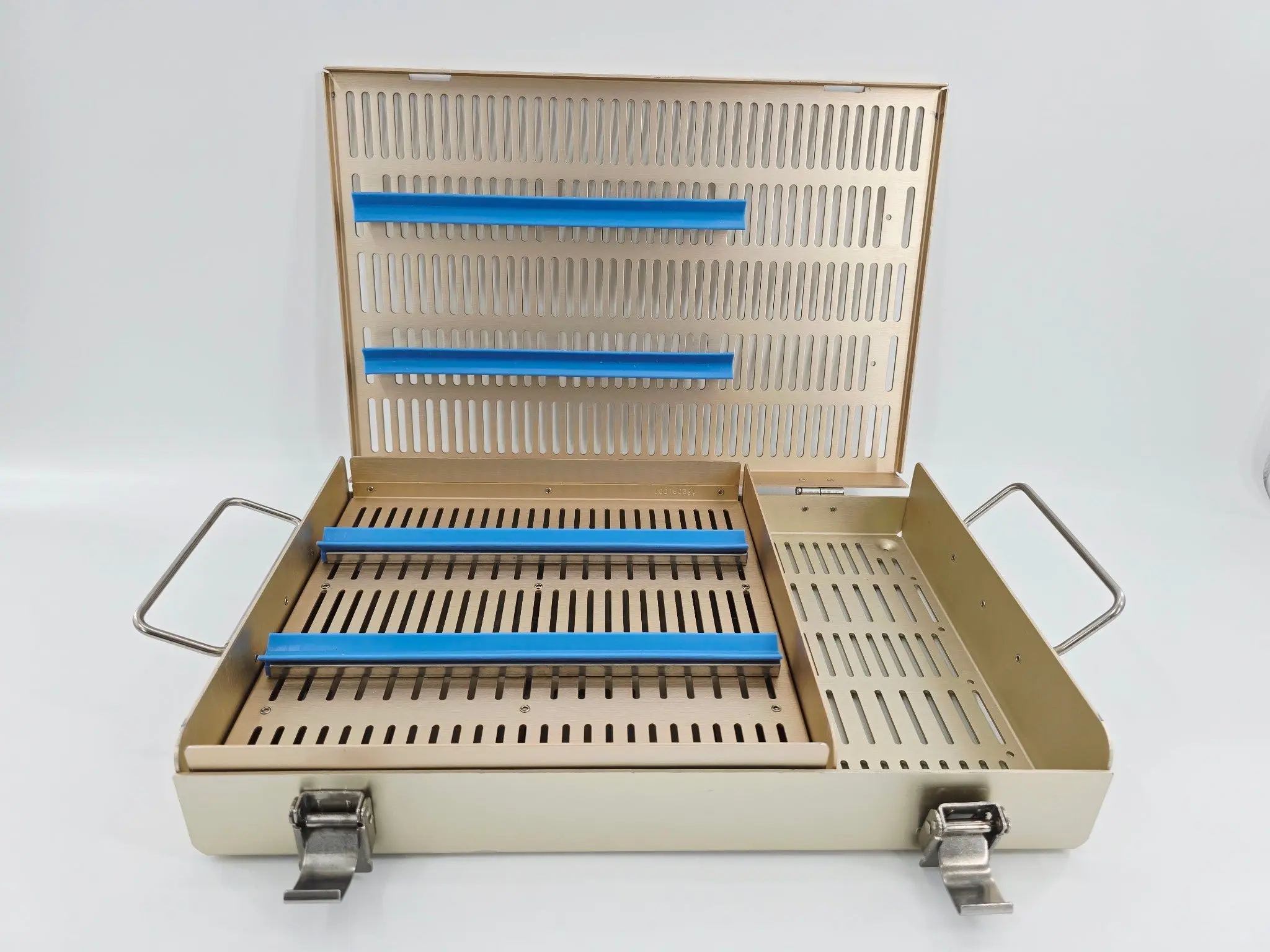Sterilization Tray 18209.001 with insert tray and Latch Locking System - Image 4