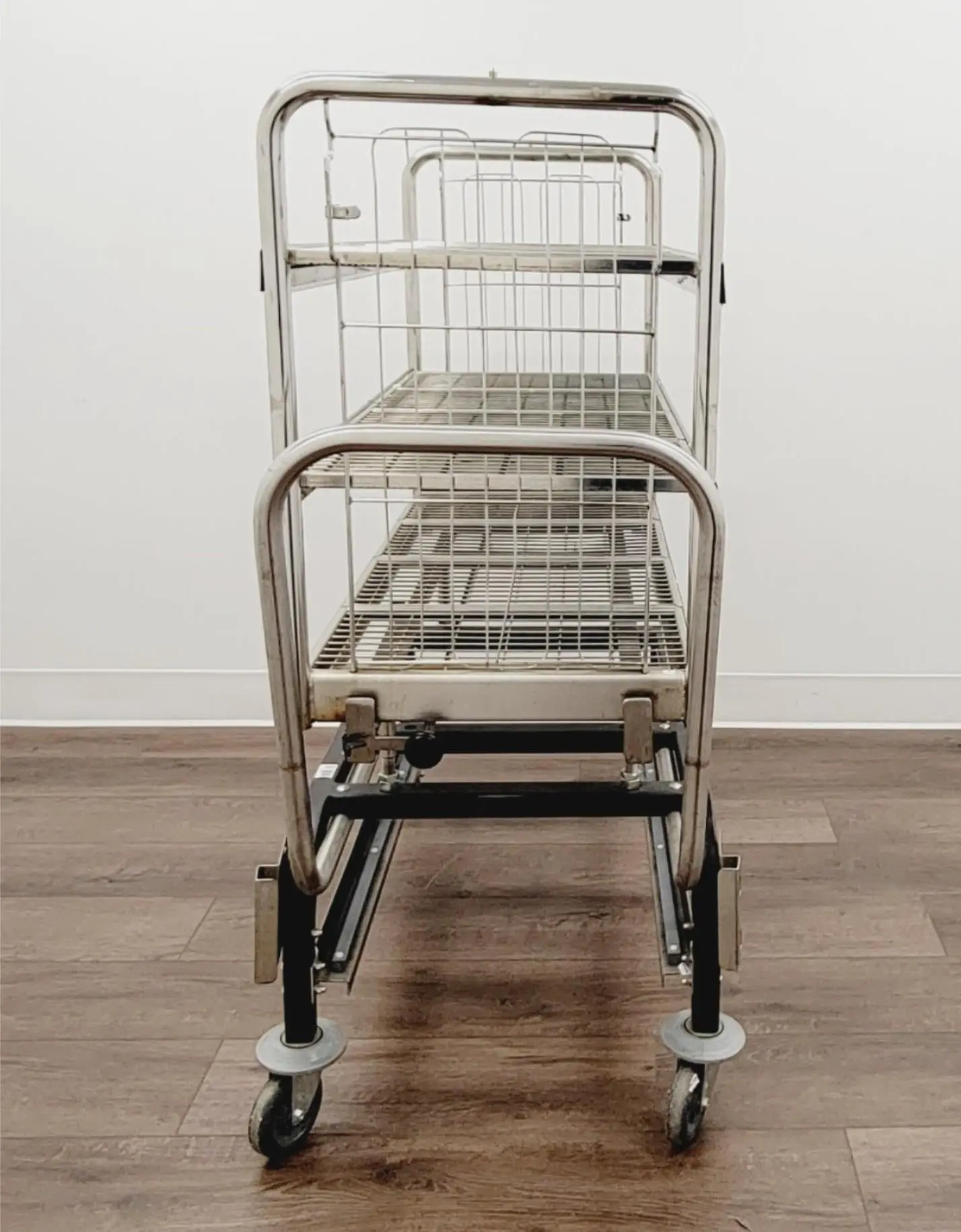 Steris Amsco Atlas 141214-725 3-Tier Sterilization Loading Cart 48" x 21-3/4" - Image 3