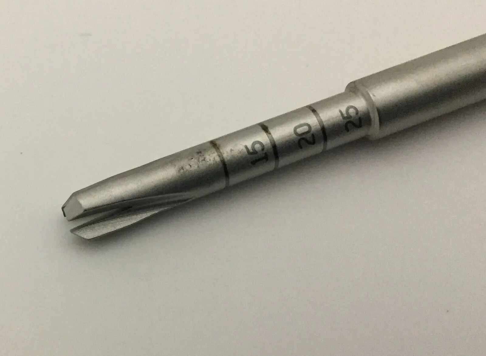Stryker 234-500-212 Orthopedic 3-Fluted Reamer 5mm x 30mm 6" Excellent Condition - Image 2