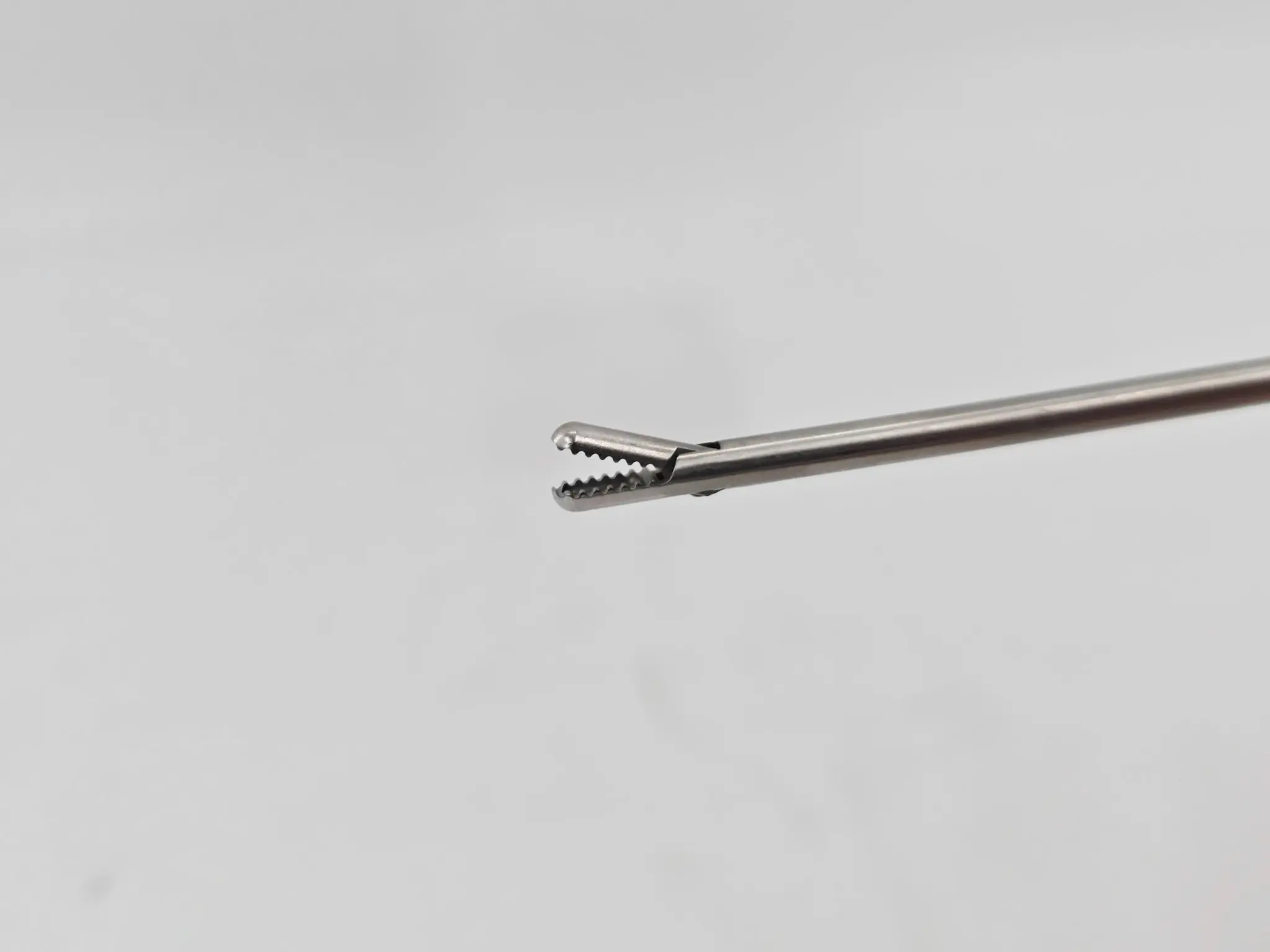Stryker 300-034-702 Conquest 3.4mm Soft Tissue Grasper Arthroscopy 8-1/2" - Image 4