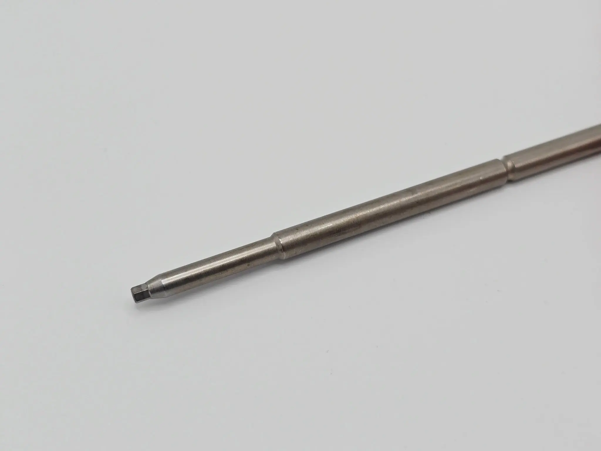 Stryker 702482 ASNIS III 2.5 mm Quick-Connect Cannulated Hex Screwdriver Shaft - Image 2