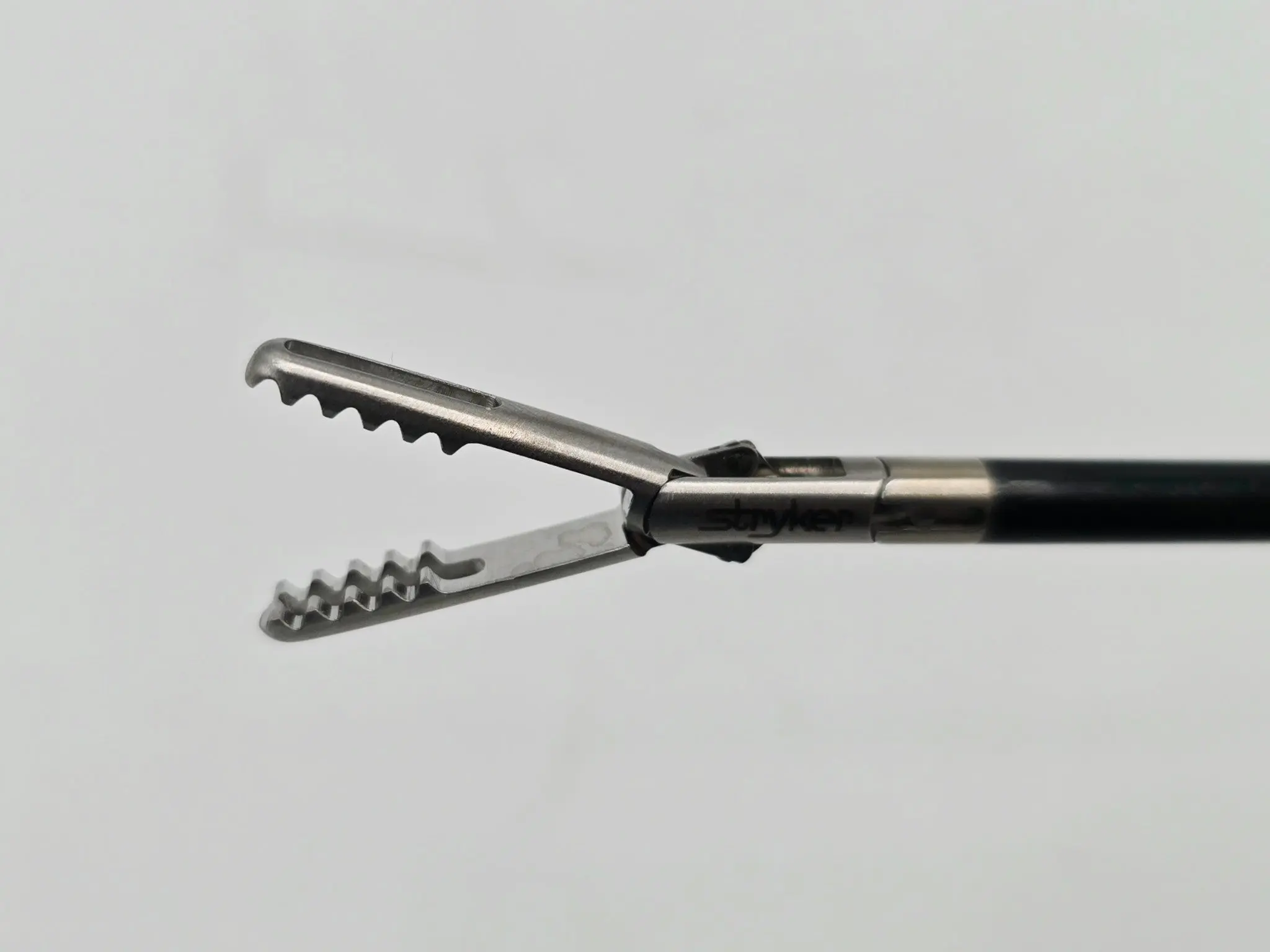 Stryker Laparoscopic Grasper 250-080-234 Laparoscopic Grasper & 250-080-312 Fenestrated Shertl Insert - Image 4