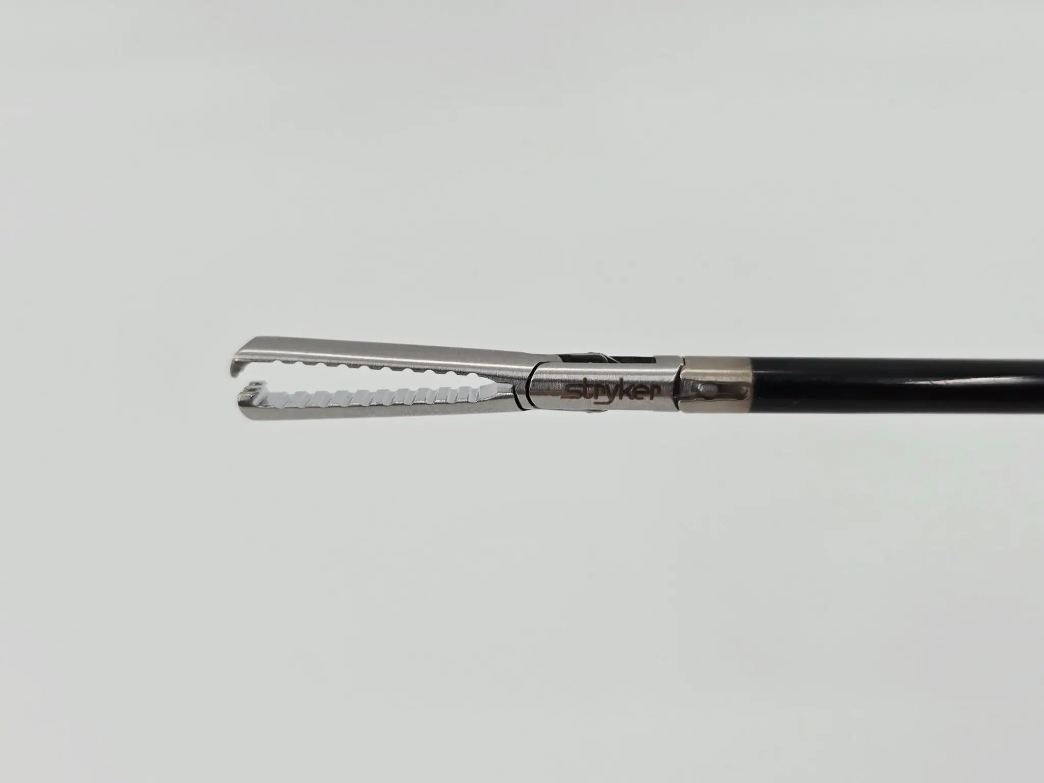Stryker Laparoscopic Grasper 250-080-234 Laparoscopic Grasper w/ 250-080-697 Retention Grasper Insert 18-3/4" - Image 4