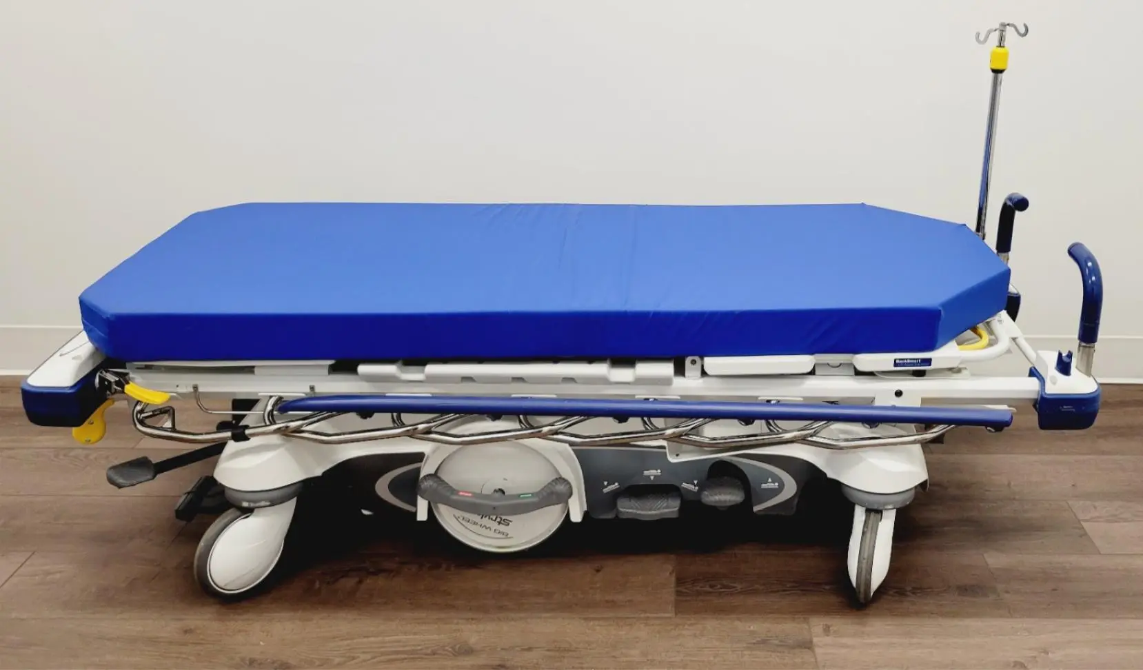 Stryker stretcher 1115 Glideaway Big Wheel Stretcher 700Lb Capacity w/ Pad Certified - Image 4
